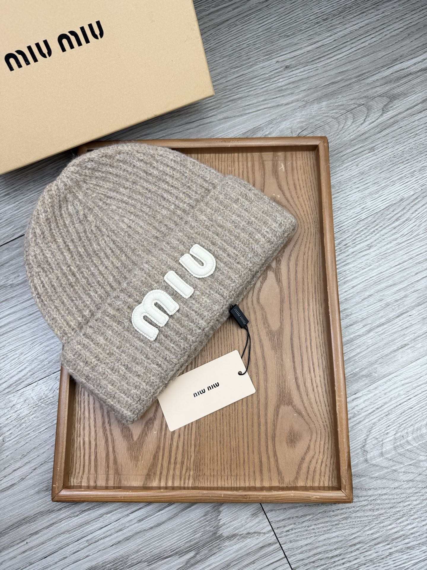 。miumiu。福利！【细毛线针织单帽】新款上架，特别实惠的一个系列帽子，面料：细毛线。密度紧致！毛线针