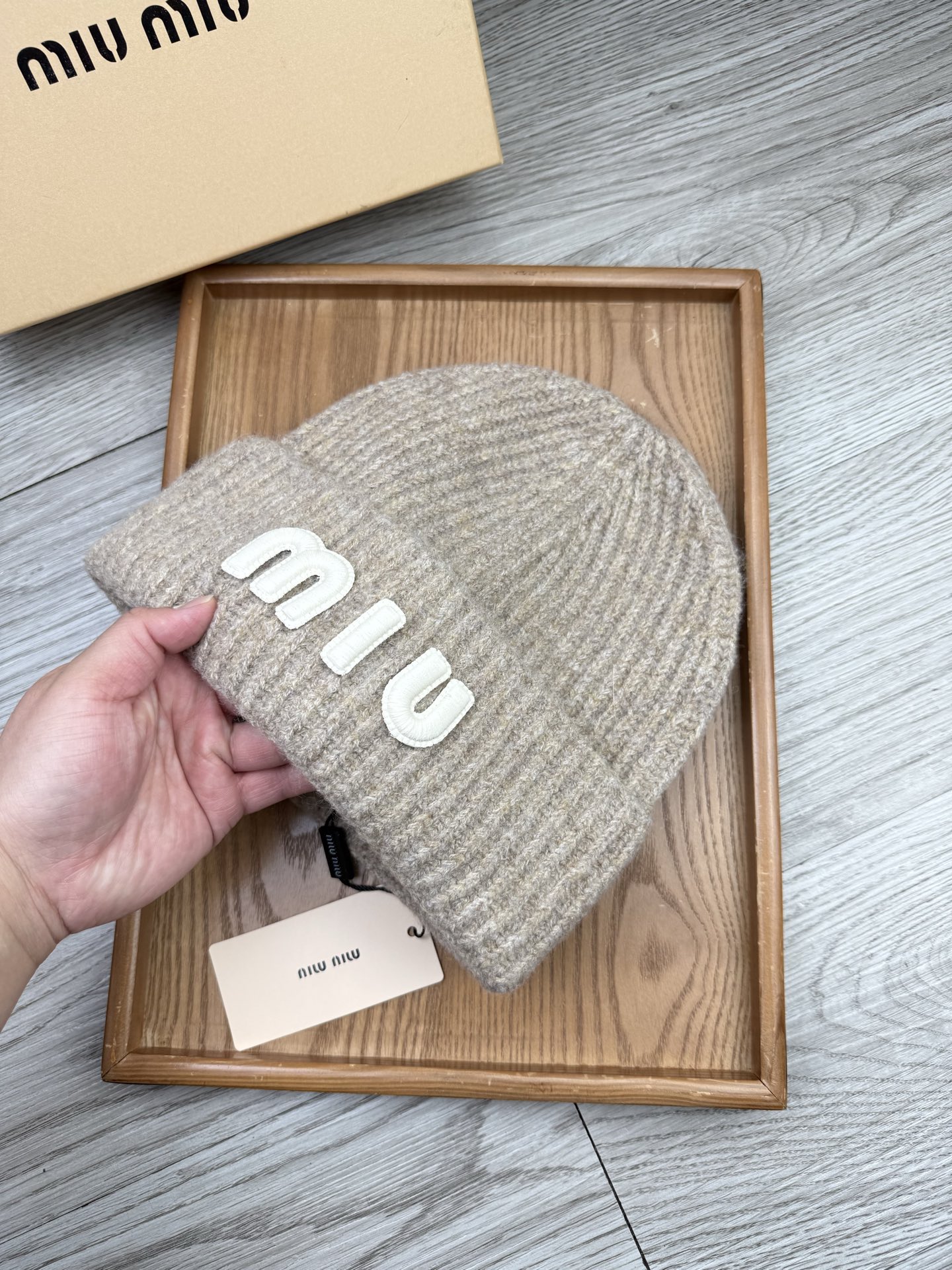 。miumiu。福利！【细毛线针织单帽】新款上架，特别实惠的一个系列帽子，面料：细毛线。密度紧致！毛线针