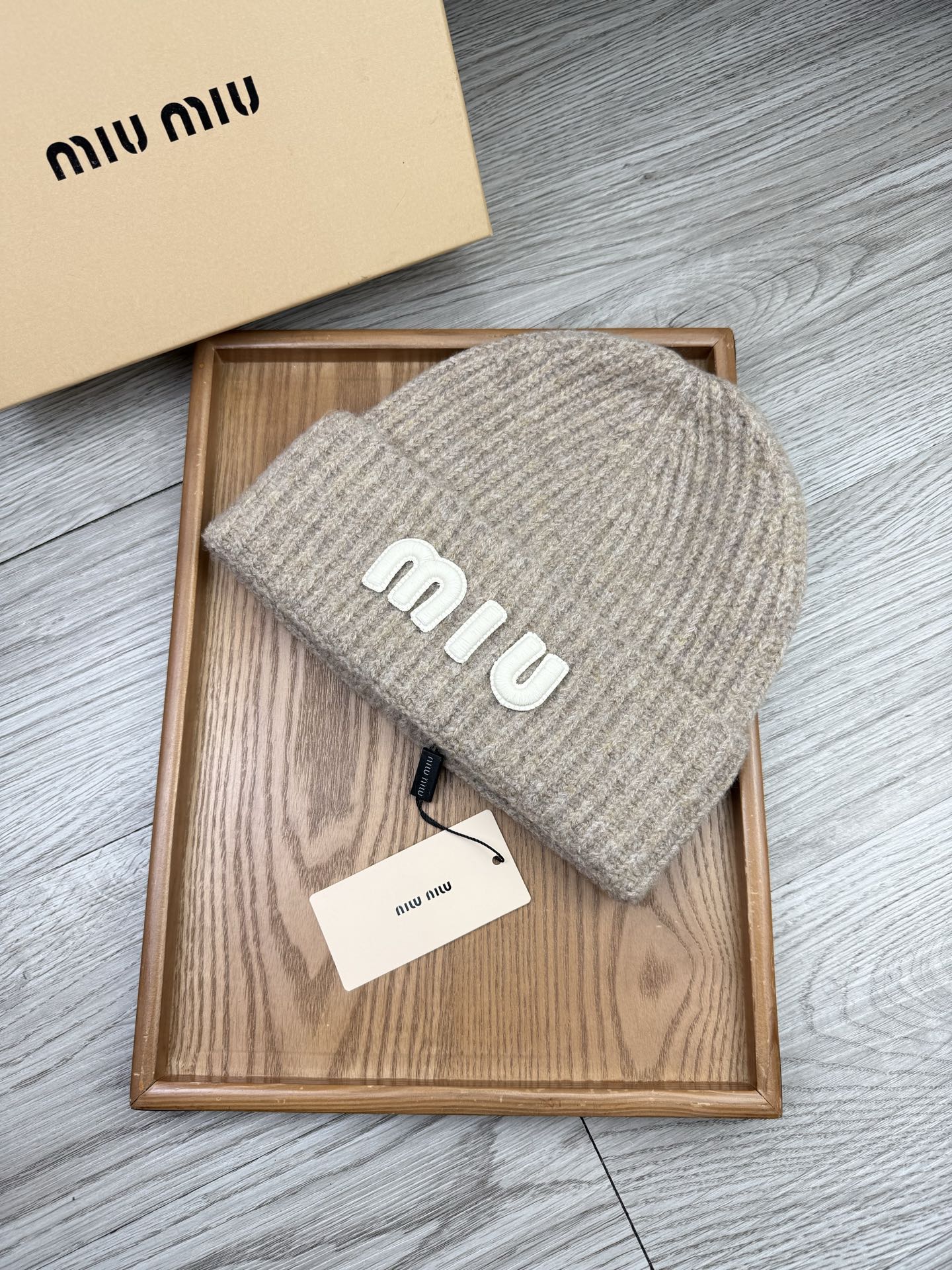 。miumiu。福利！【细毛线针织单帽】新款上架，特别实惠的一个系列帽子，面料：细毛线。密度紧致！毛线针