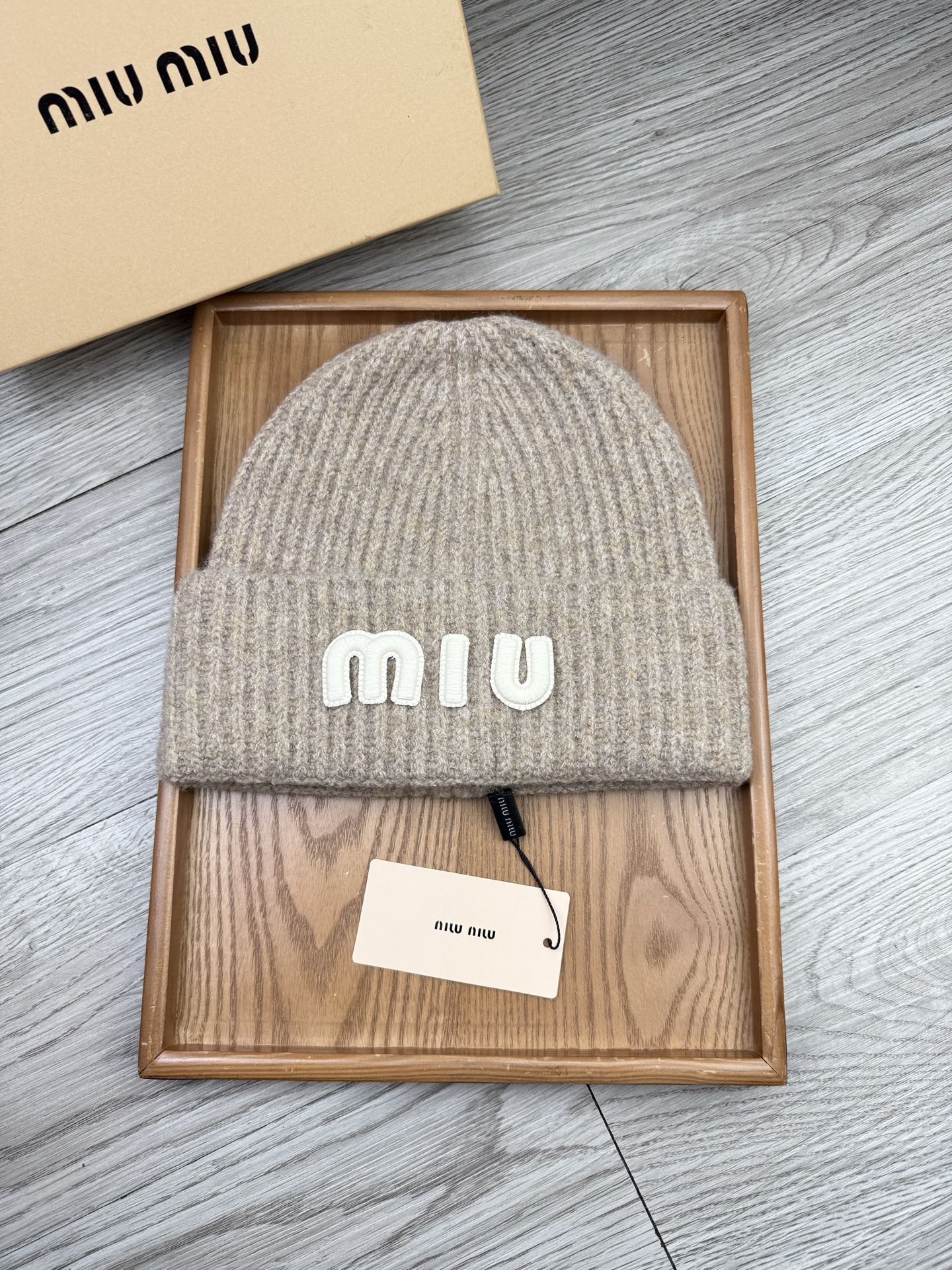 。miumiu。福利！【细毛线针织单帽】新款上架，特别实惠的一个系列帽子，面料：细毛线。密度紧致！毛线针