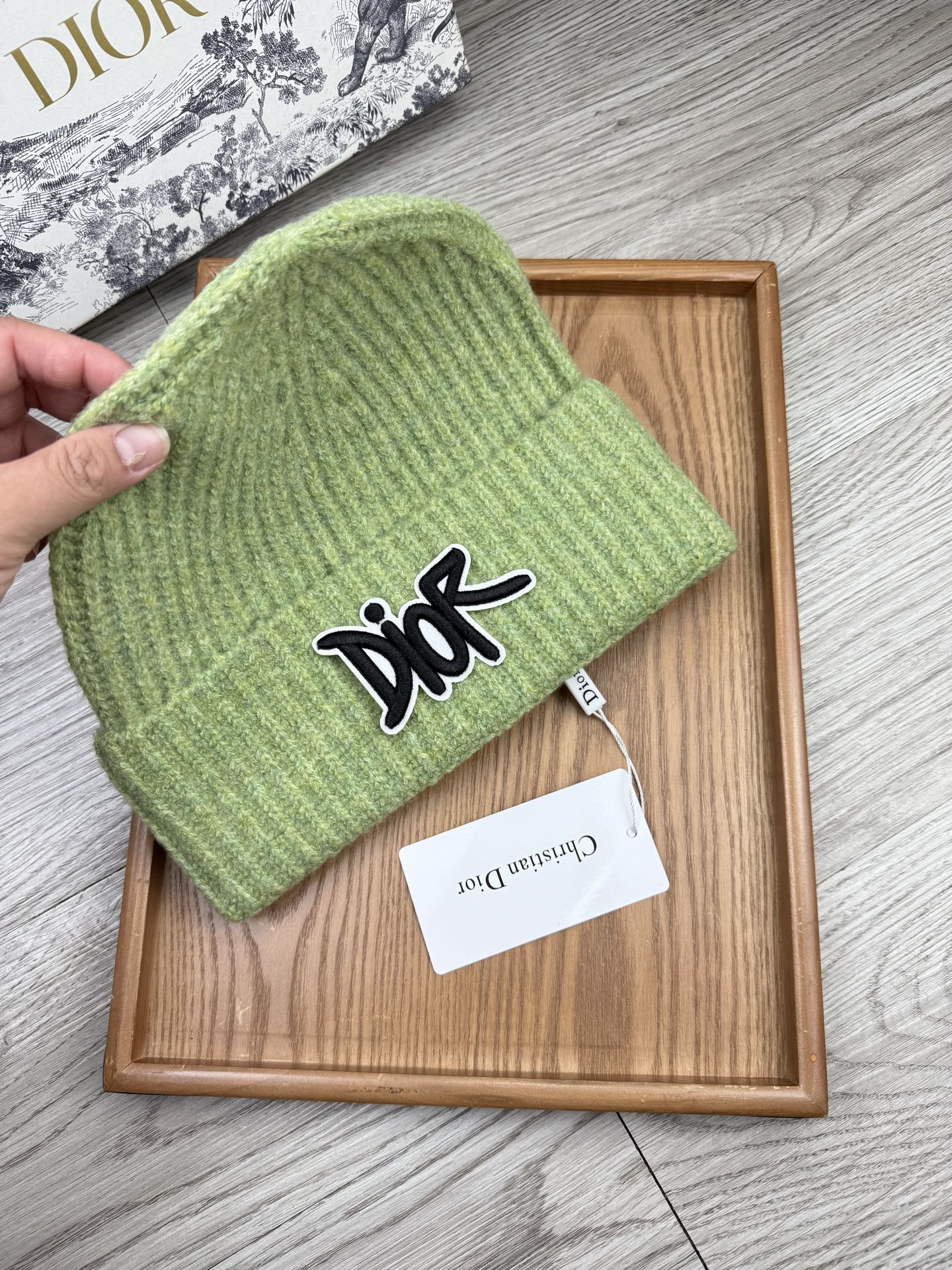 。Dior。福利！【细毛线针织单帽】新款上架，特别实惠的一个系列帽子，面料：细毛线。密度紧致！毛线针织面