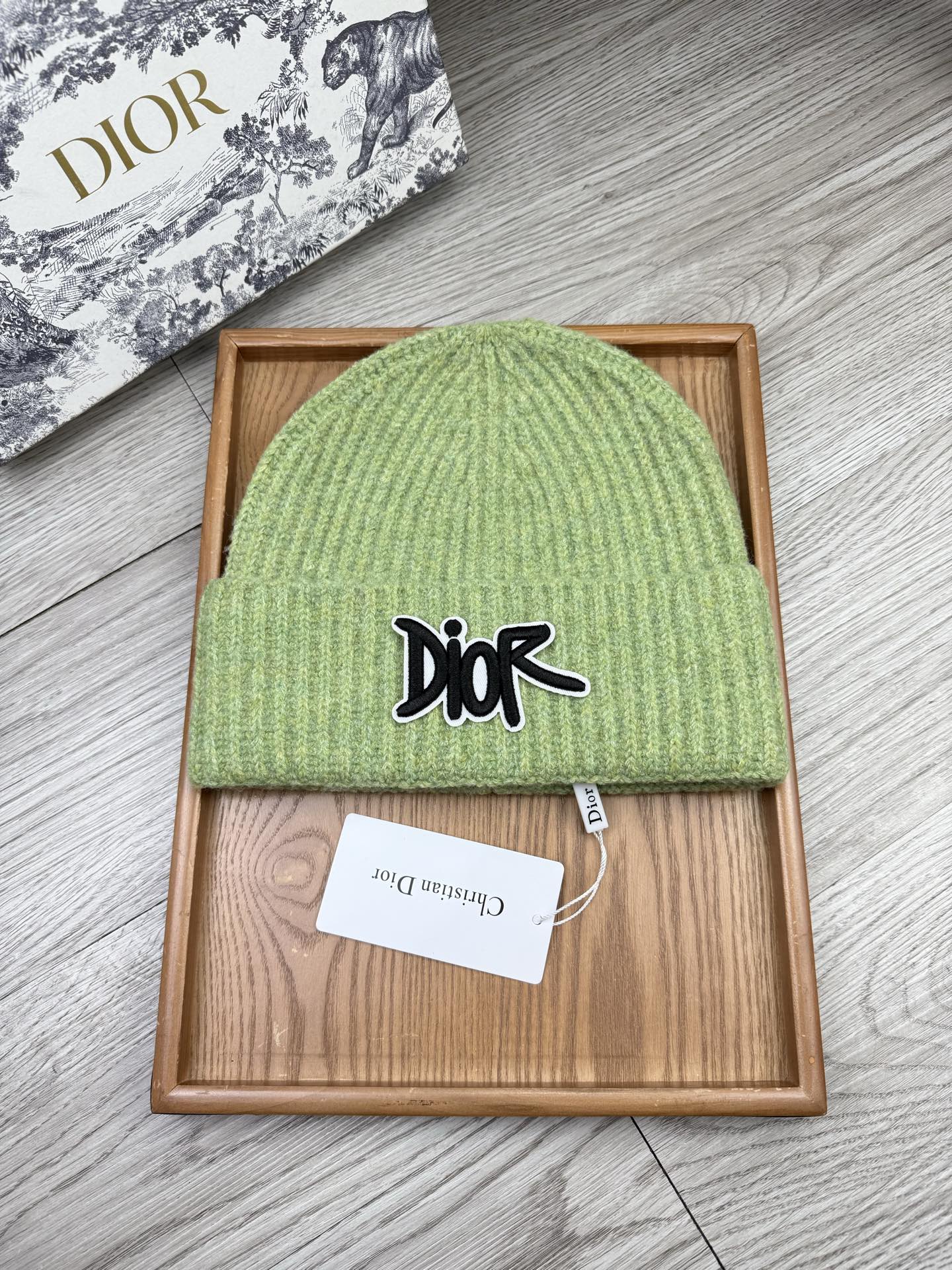 。Dior。福利！【细毛线针织单帽】新款上架，特别实惠的一个系列帽子，面料：细毛线。密度紧致！毛线针织面