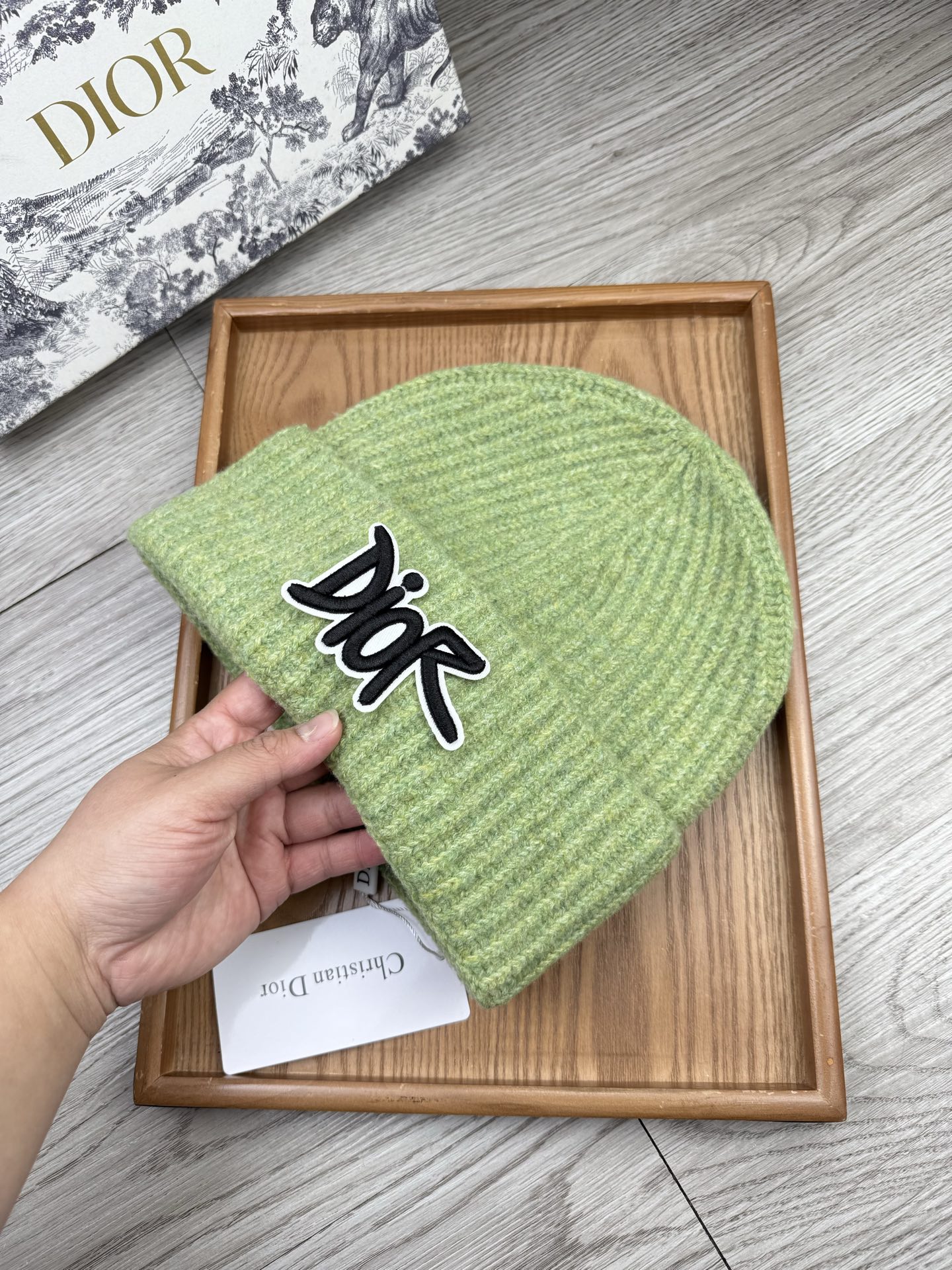 。Dior。福利！【细毛线针织单帽】新款上架，特别实惠的一个系列帽子，面料：细毛线。密度紧致！毛线针织面