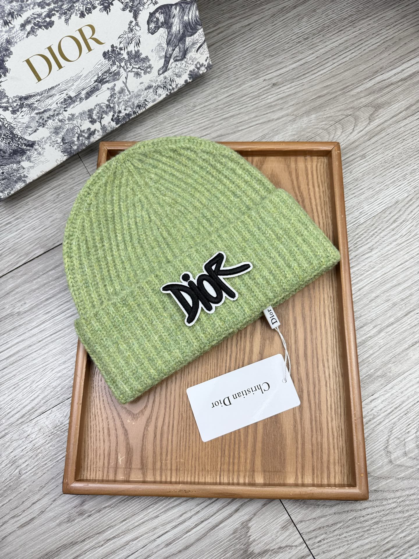 。Dior。福利！【细毛线针织单帽】新款上架，特别实惠的一个系列帽子，面料：细毛线。密度紧致！毛线针织面