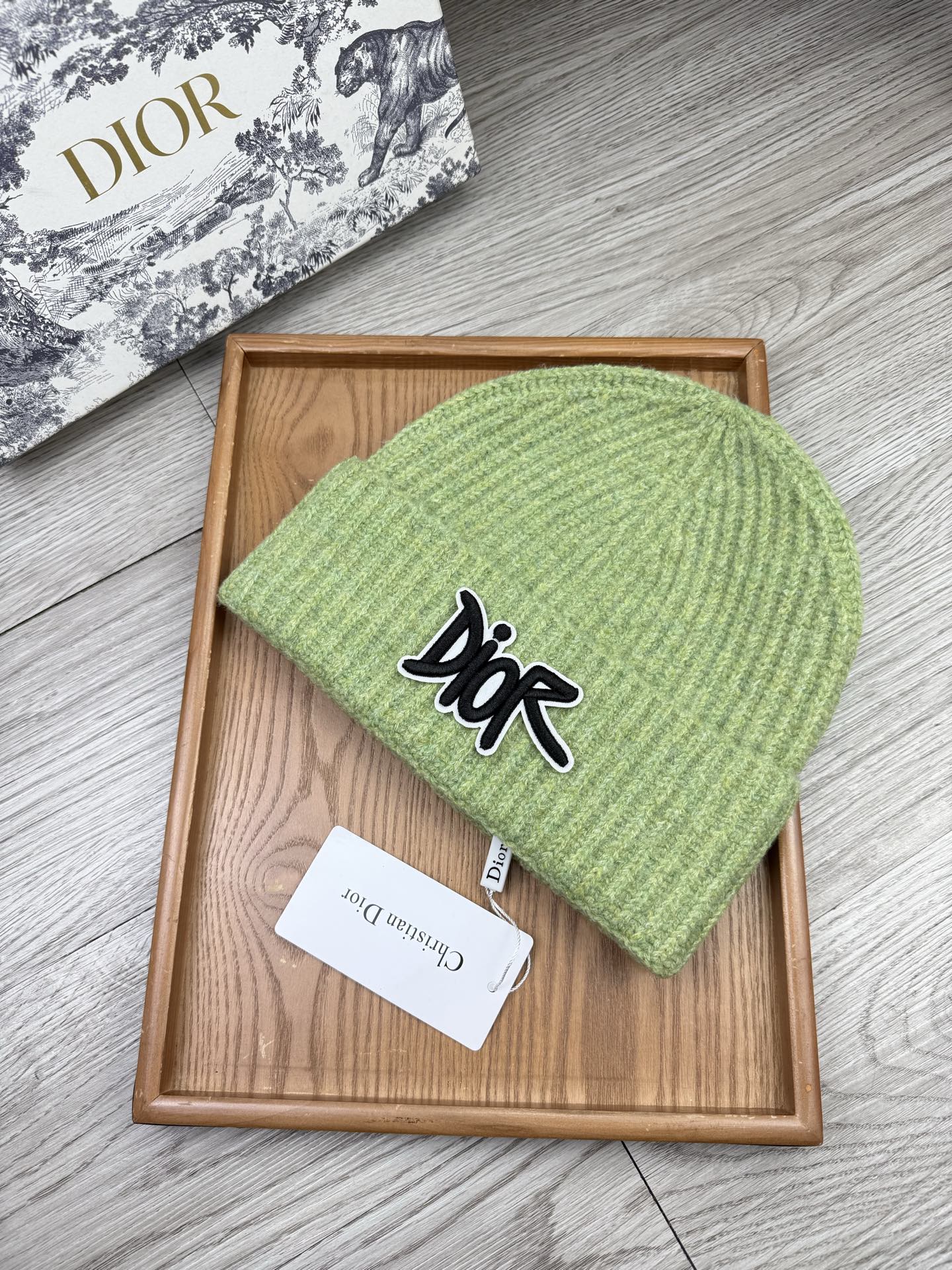 。Dior。福利！【细毛线针织单帽】新款上架，特别实惠的一个系列帽子，面料：细毛线。密度紧致！毛线针织面