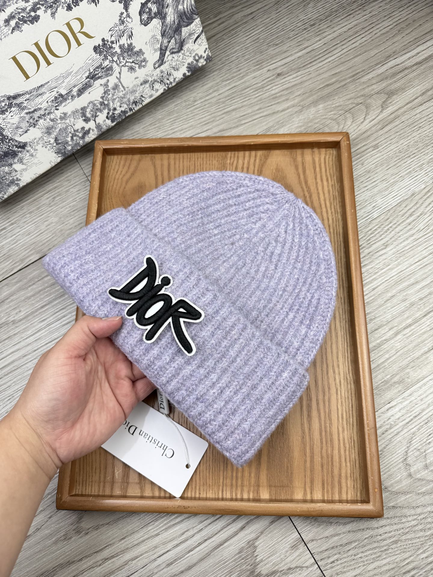 。Dior。福利！【细毛线针织单帽】新款上架，特别实惠的一个系列帽子，面料：细毛线。密度紧致！毛线针织面