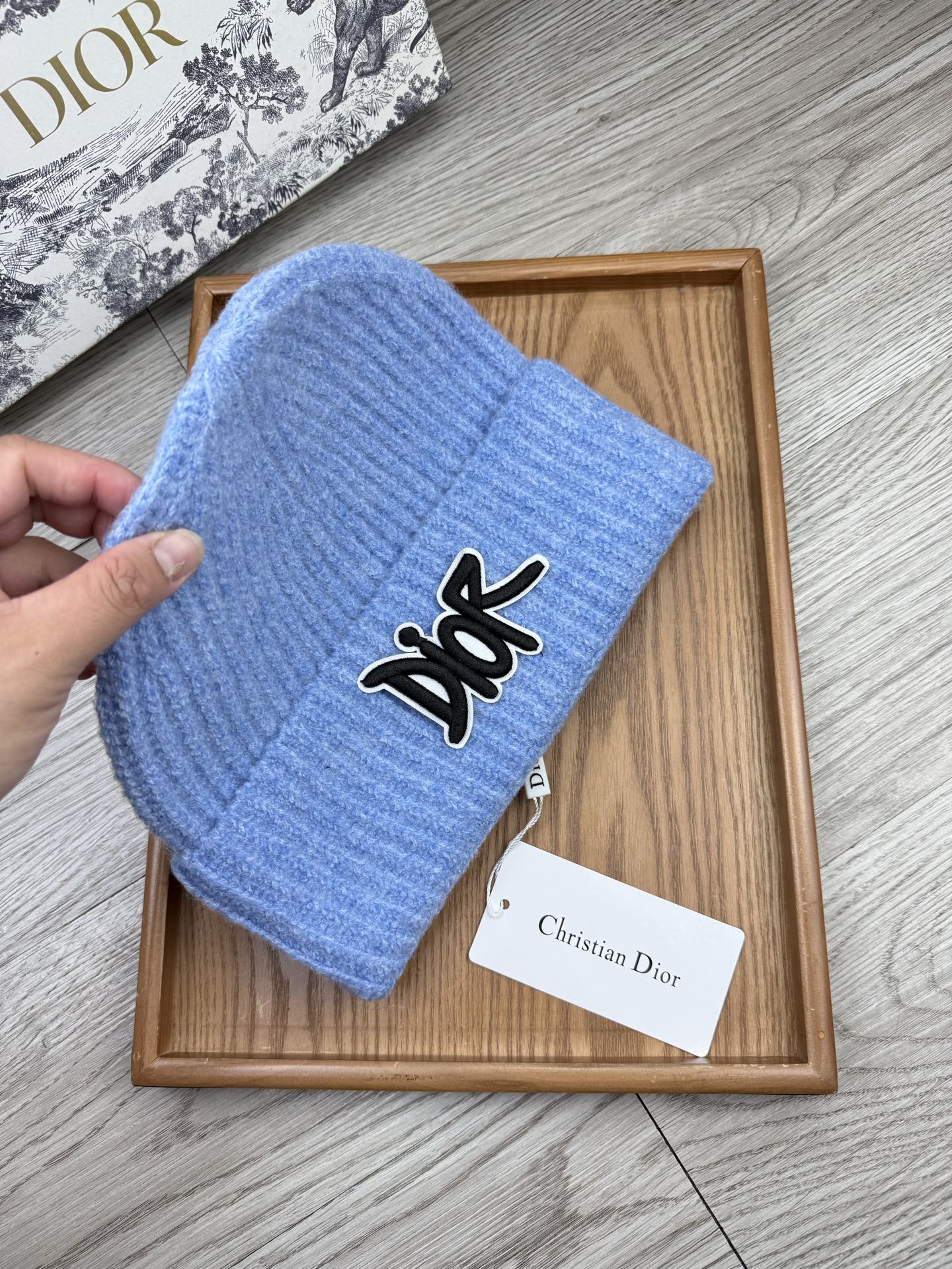 。Dior。福利！【细毛线针织单帽】新款上架，特别实惠的一个系列帽子，面料：细毛线。密度紧致！毛线针织面