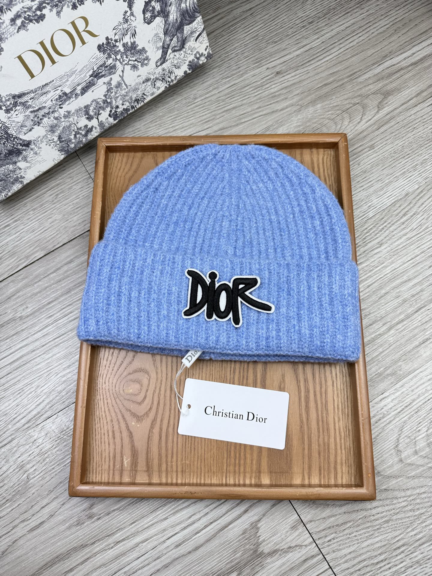 。Dior。福利！【细毛线针织单帽】新款上架，特别实惠的一个系列帽子，面料：细毛线。密度紧致！毛线针织面