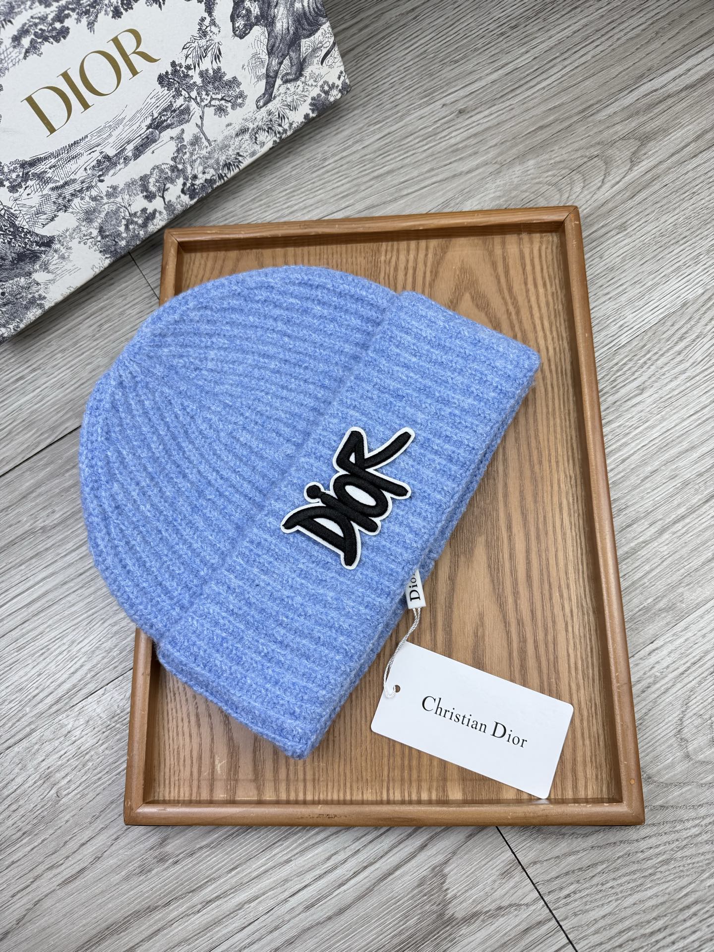 。Dior。福利！【细毛线针织单帽】新款上架，特别实惠的一个系列帽子，面料：细毛线。密度紧致！毛线针织面