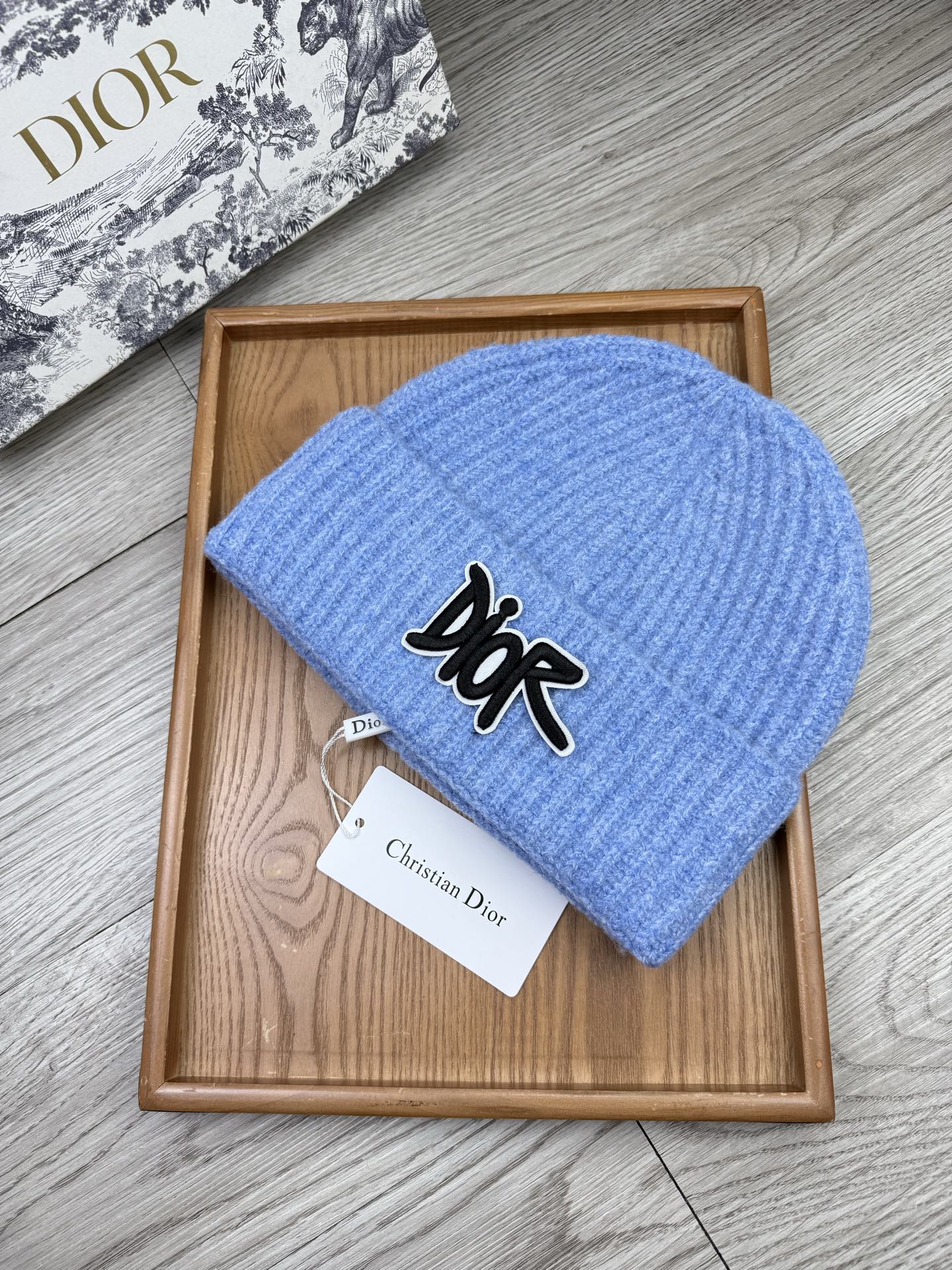 。Dior。福利！【细毛线针织单帽】新款上架，特别实惠的一个系列帽子，面料：细毛线。密度紧致！毛线针织面