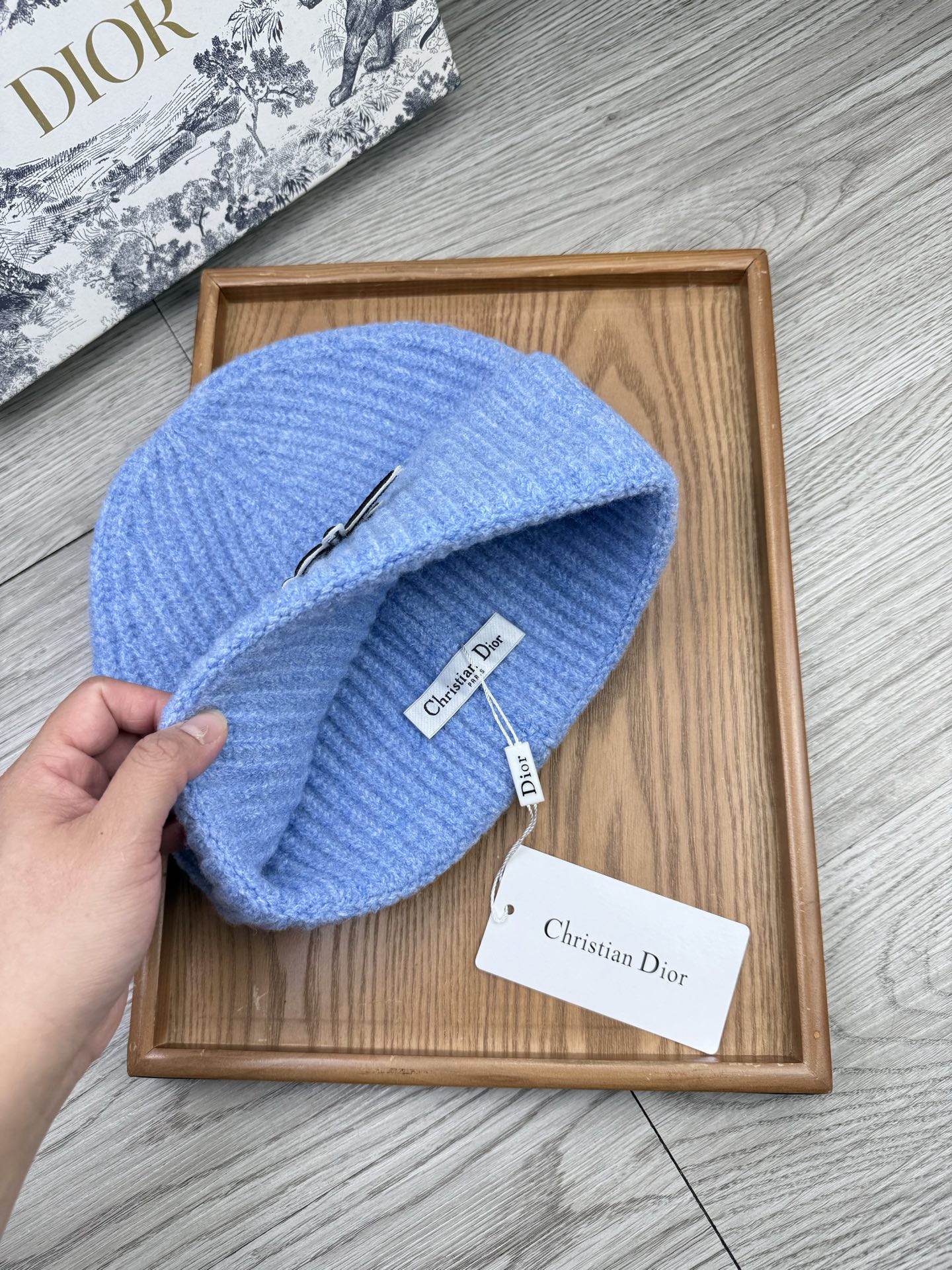 。Dior。福利！【细毛线针织单帽】新款上架，特别实惠的一个系列帽子，面料：细毛线。密度紧致！毛线针织面