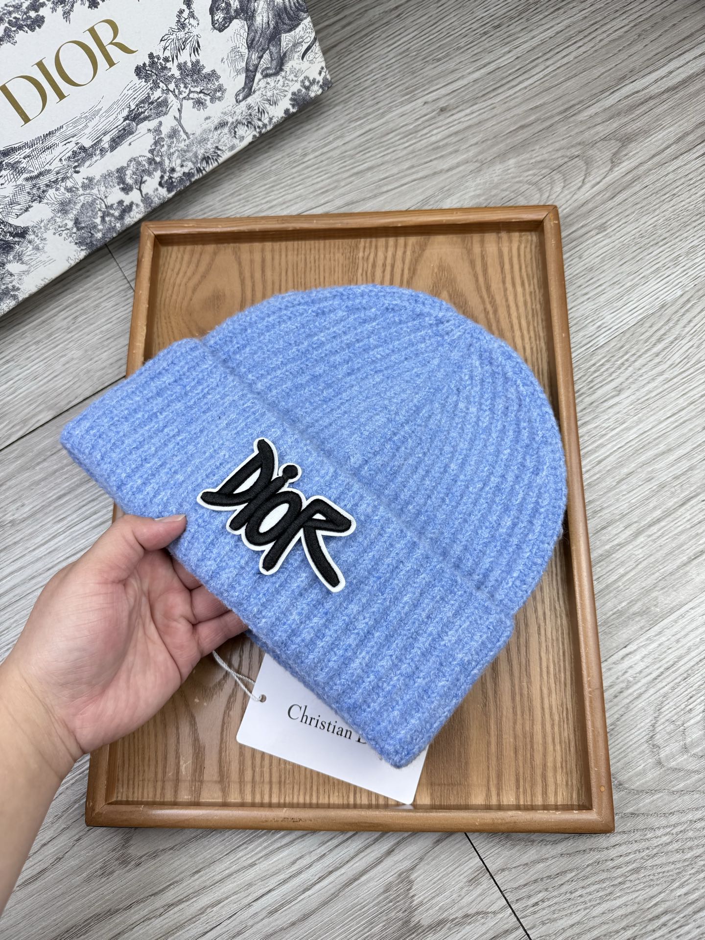 。Dior。福利！【细毛线针织单帽】新款上架，特别实惠的一个系列帽子，面料：细毛线。密度紧致！毛线针织面