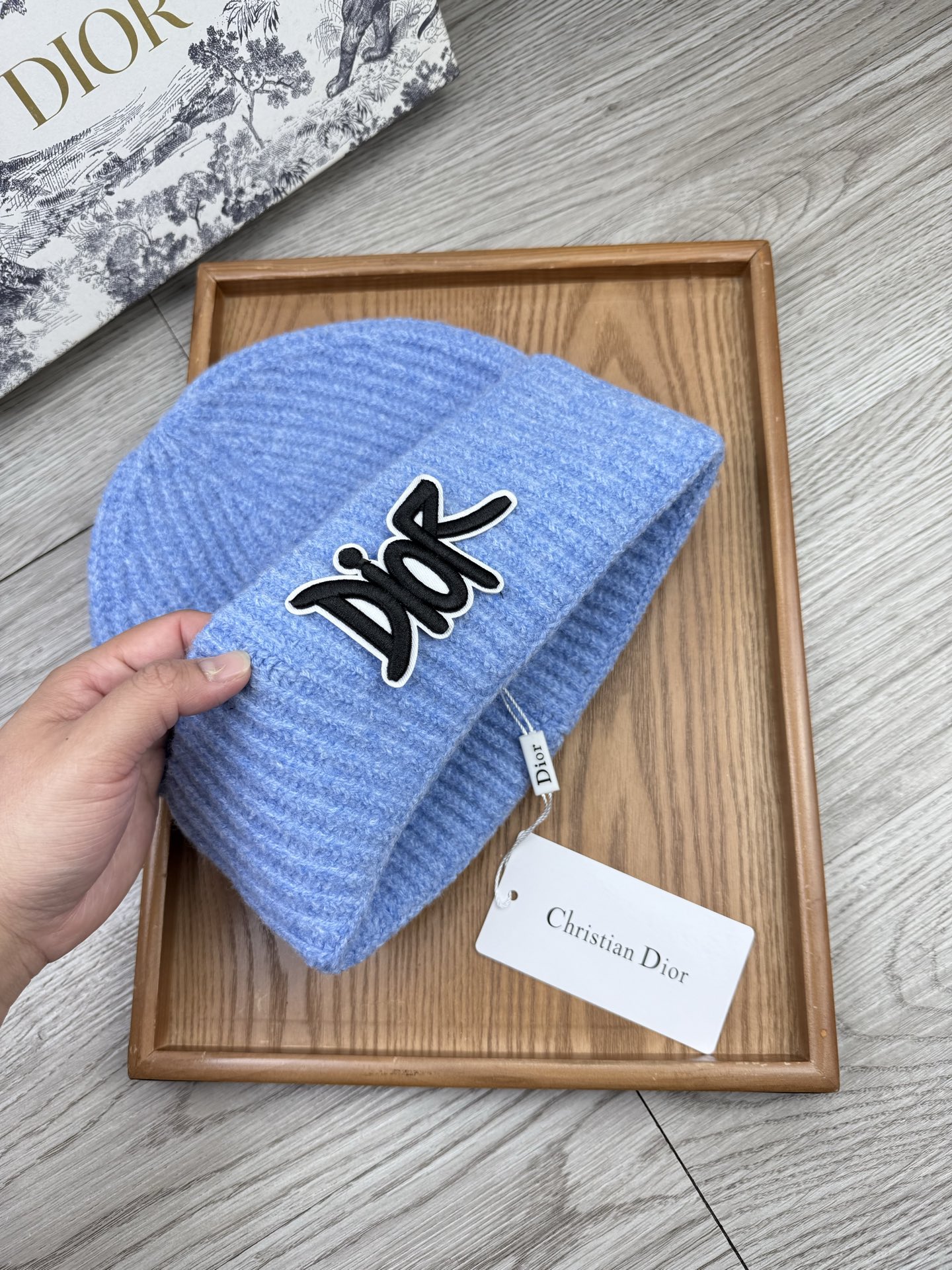 。Dior。福利！【细毛线针织单帽】新款上架，特别实惠的一个系列帽子，面料：细毛线。密度紧致！毛线针织面