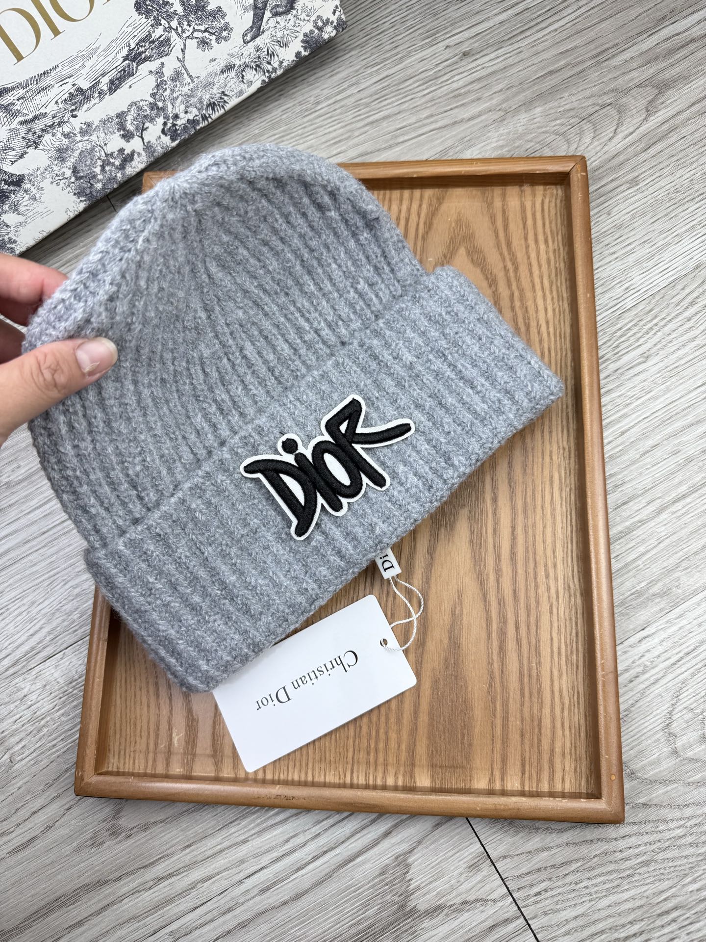 。Dior。福利！【细毛线针织单帽】新款上架，特别实惠的一个系列帽子，面料：细毛线。密度紧致！毛线针织面