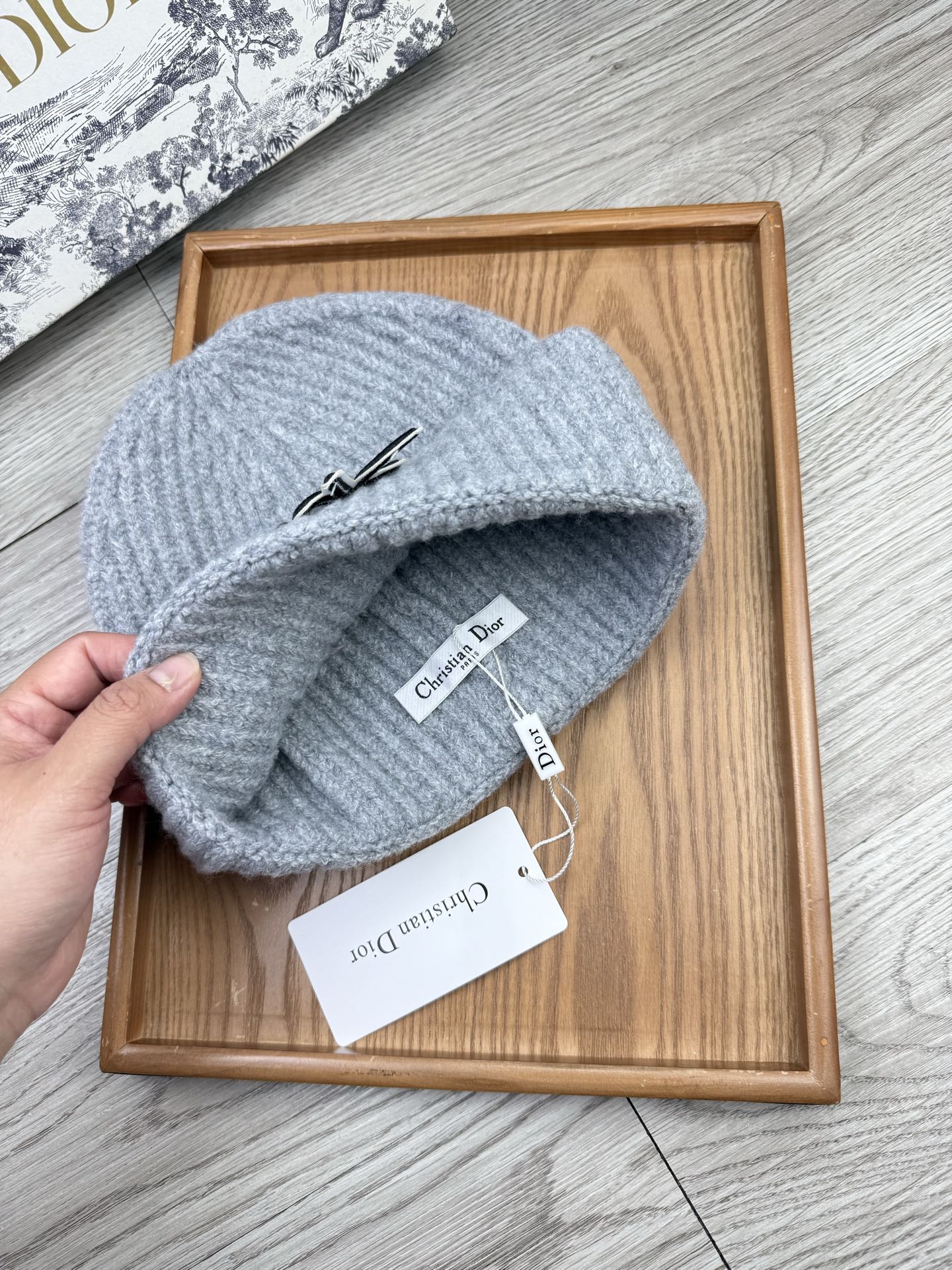 。Dior。福利！【细毛线针织单帽】新款上架，特别实惠的一个系列帽子，面料：细毛线。密度紧致！毛线针织面