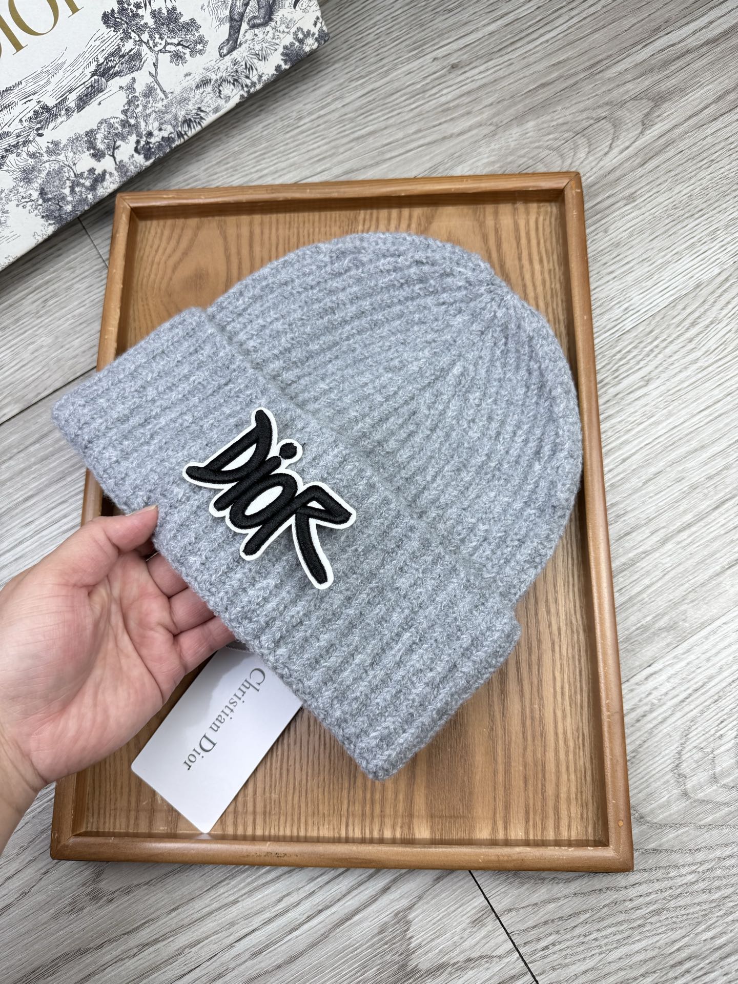 。Dior。福利！【细毛线针织单帽】新款上架，特别实惠的一个系列帽子，面料：细毛线。密度紧致！毛线针织面