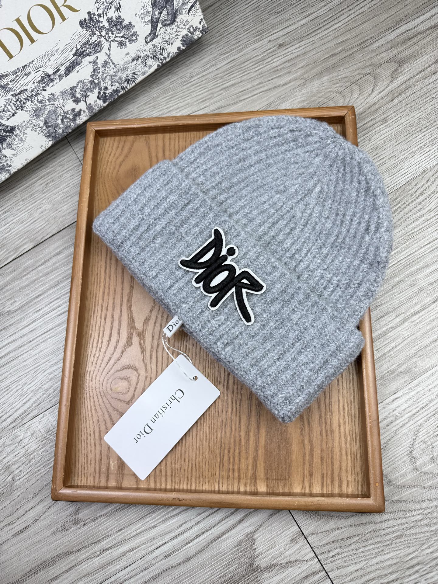 。Dior。福利！【细毛线针织单帽】新款上架，特别实惠的一个系列帽子，面料：细毛线。密度紧致！毛线针织面