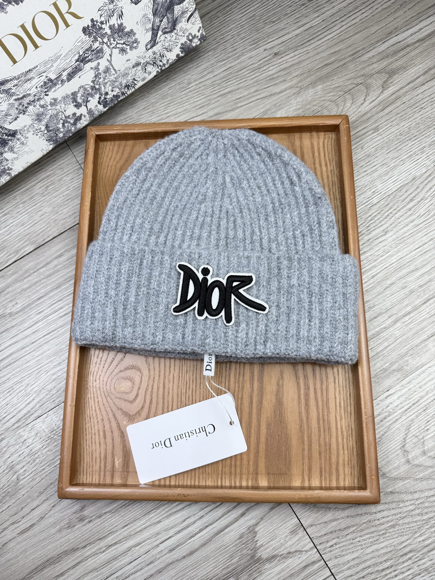 。Dior。福利！【细毛线针织单帽】新款上架，特别实惠的一个系列帽子，面料：细毛线。密度紧致！毛线针织面