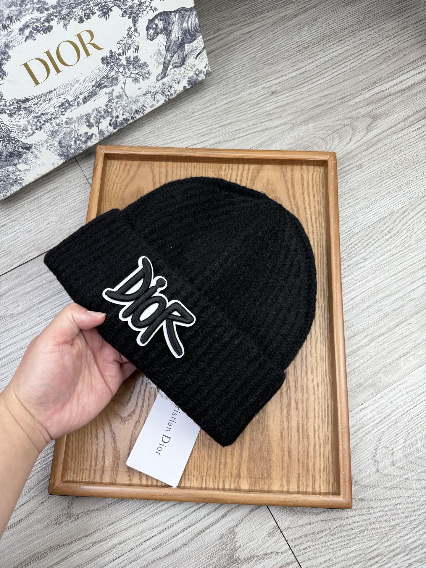 。Dior。福利！【细毛线针织单帽】新款上架，特别实惠的一个系列帽子，面料：细毛线。密度紧致！毛线针织面