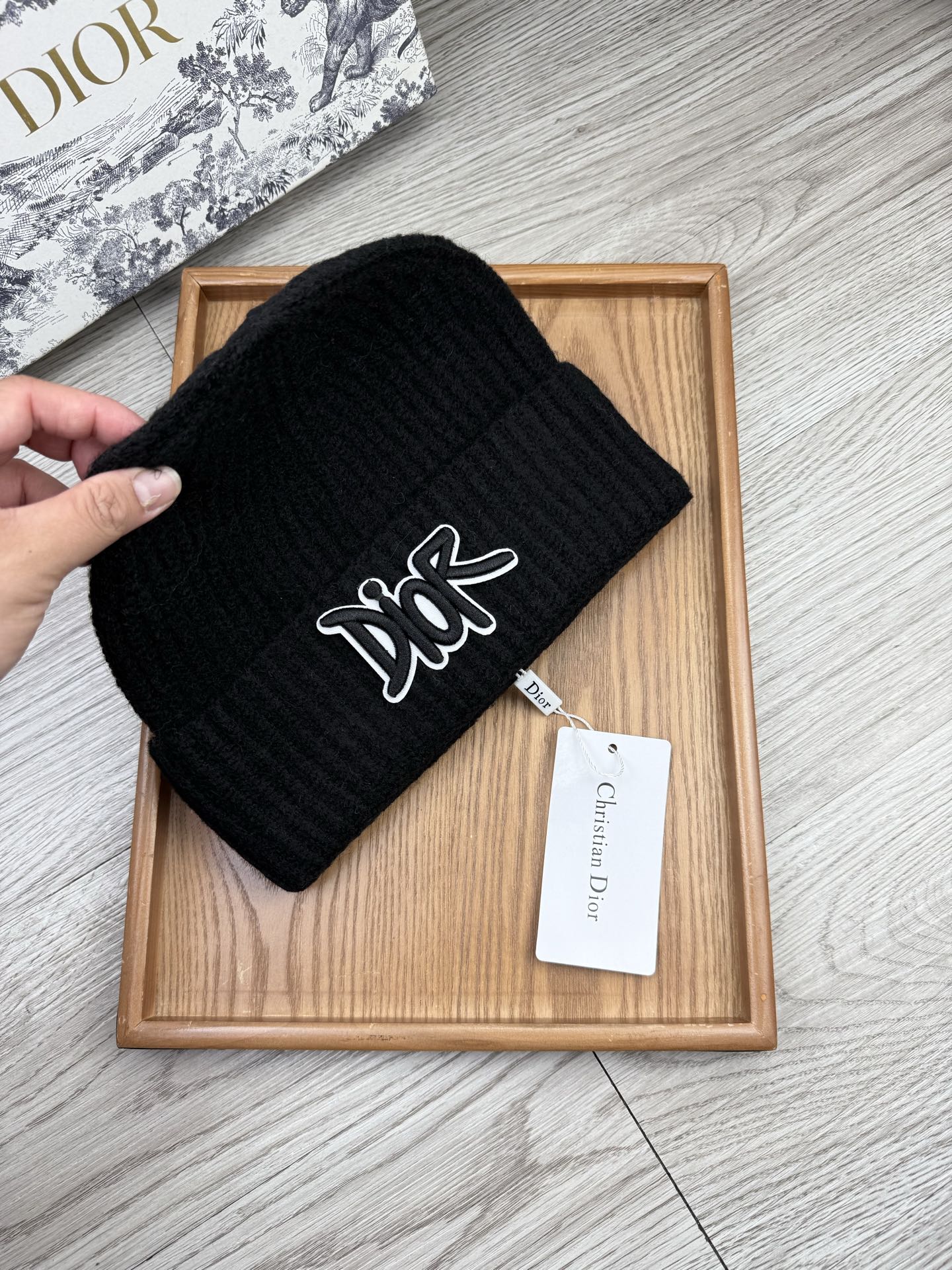 。Dior。福利！【细毛线针织单帽】新款上架，特别实惠的一个系列帽子，面料：细毛线。密度紧致！毛线针织面