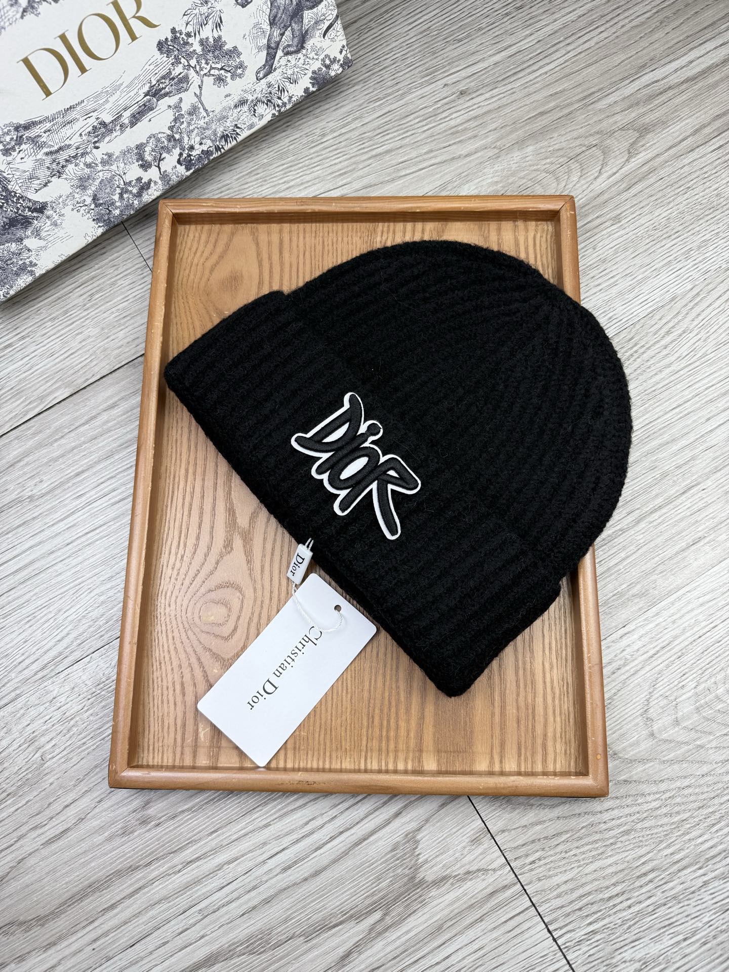 。Dior。福利！【细毛线针织单帽】新款上架，特别实惠的一个系列帽子，面料：细毛线。密度紧致！毛线针织面