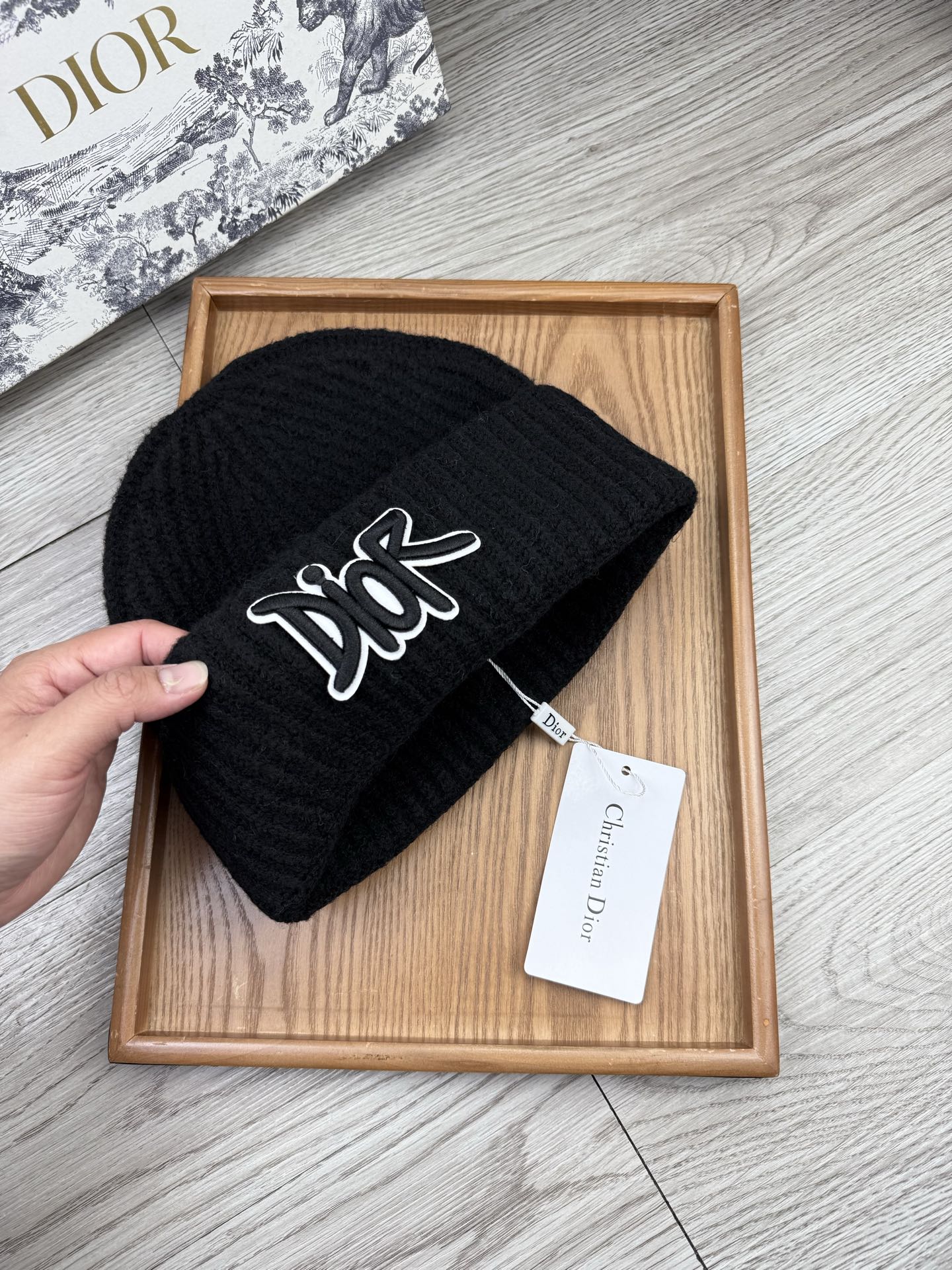 。Dior。福利！【细毛线针织单帽】新款上架，特别实惠的一个系列帽子，面料：细毛线。密度紧致！毛线针织面