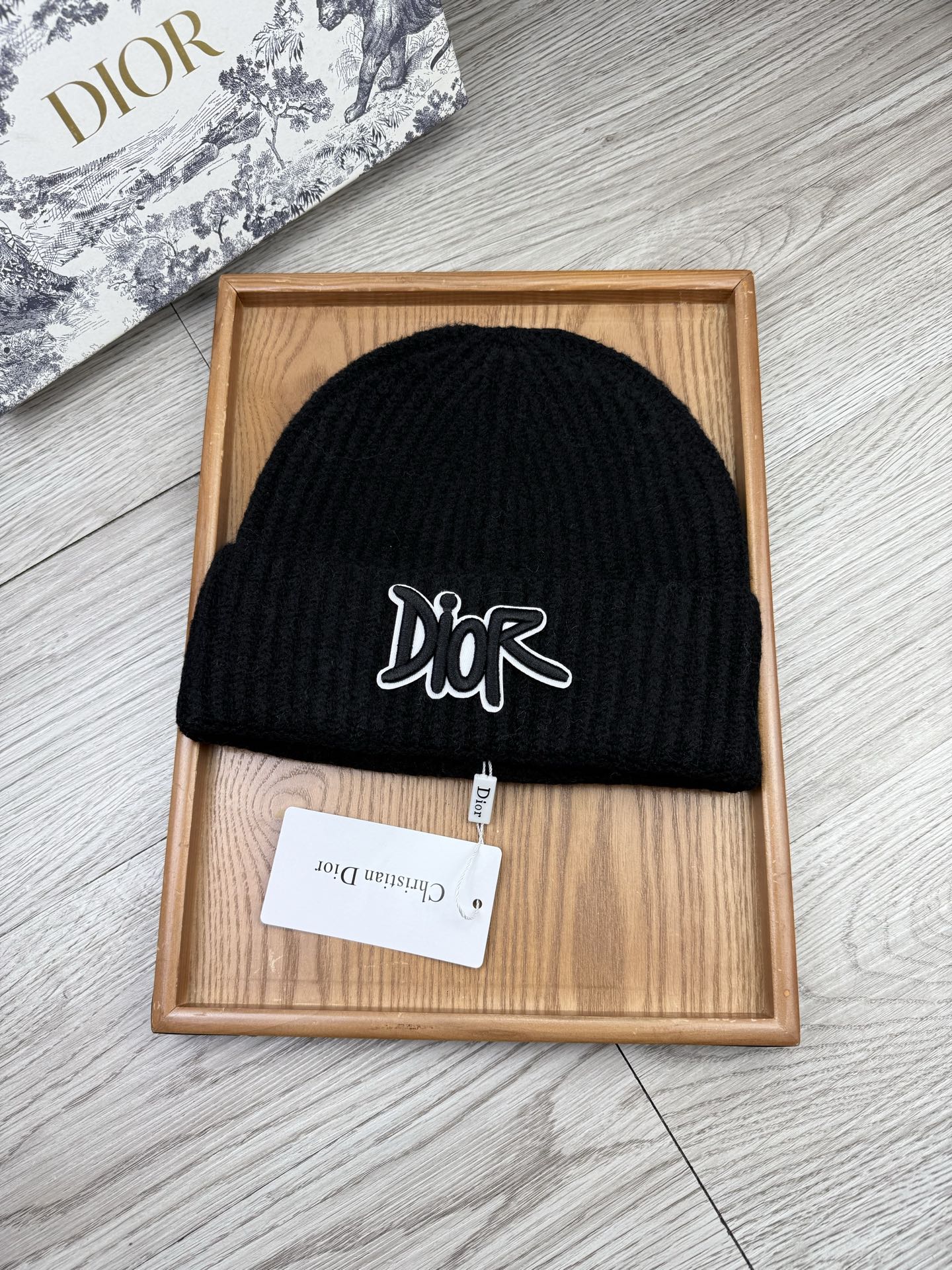 。Dior。福利！【细毛线针织单帽】新款上架，特别实惠的一个系列帽子，面料：细毛线。密度紧致！毛线针织面