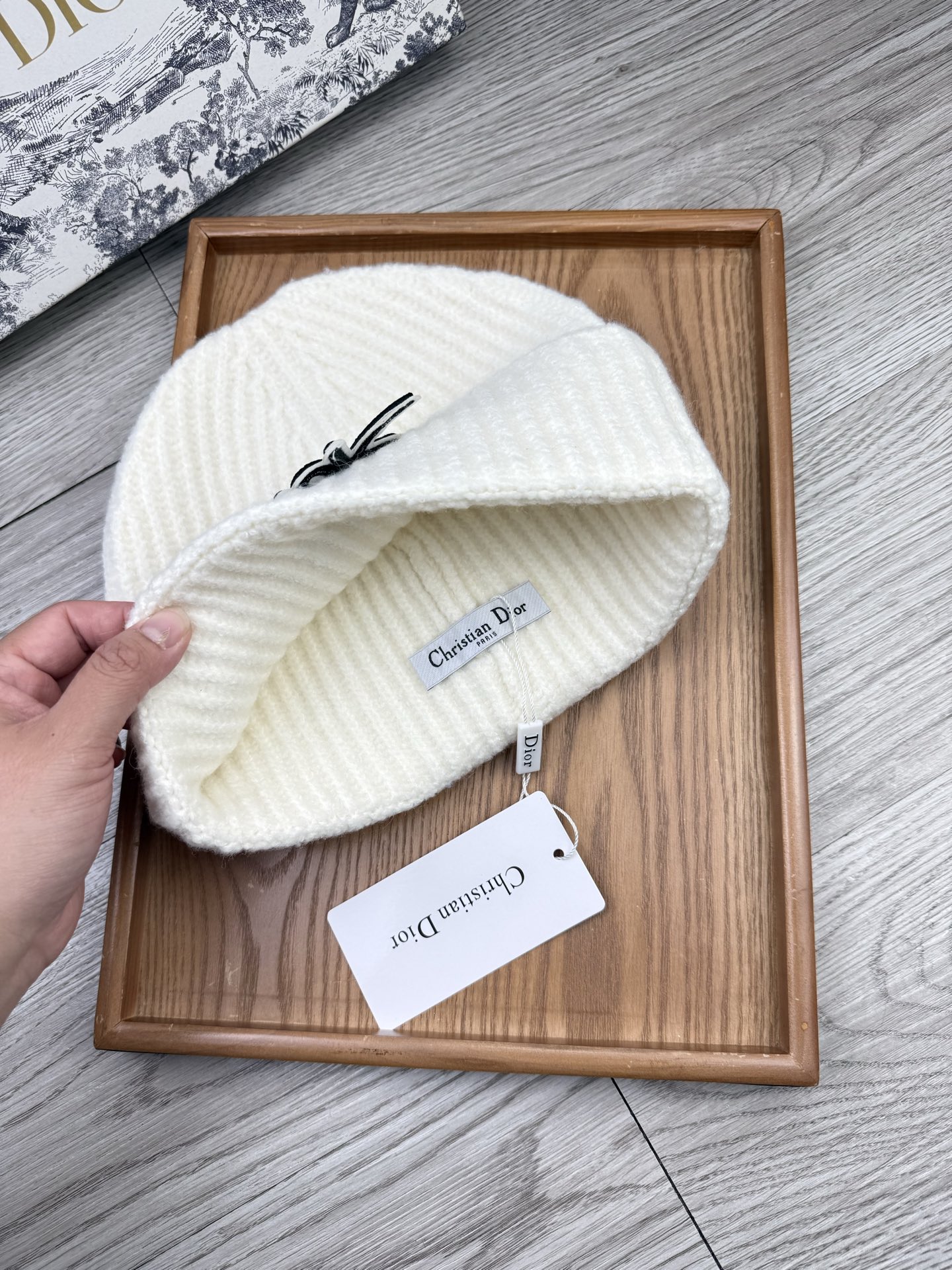 。Dior。福利！【细毛线针织单帽】新款上架，特别实惠的一个系列帽子，面料：细毛线。密度紧致！毛线针织面