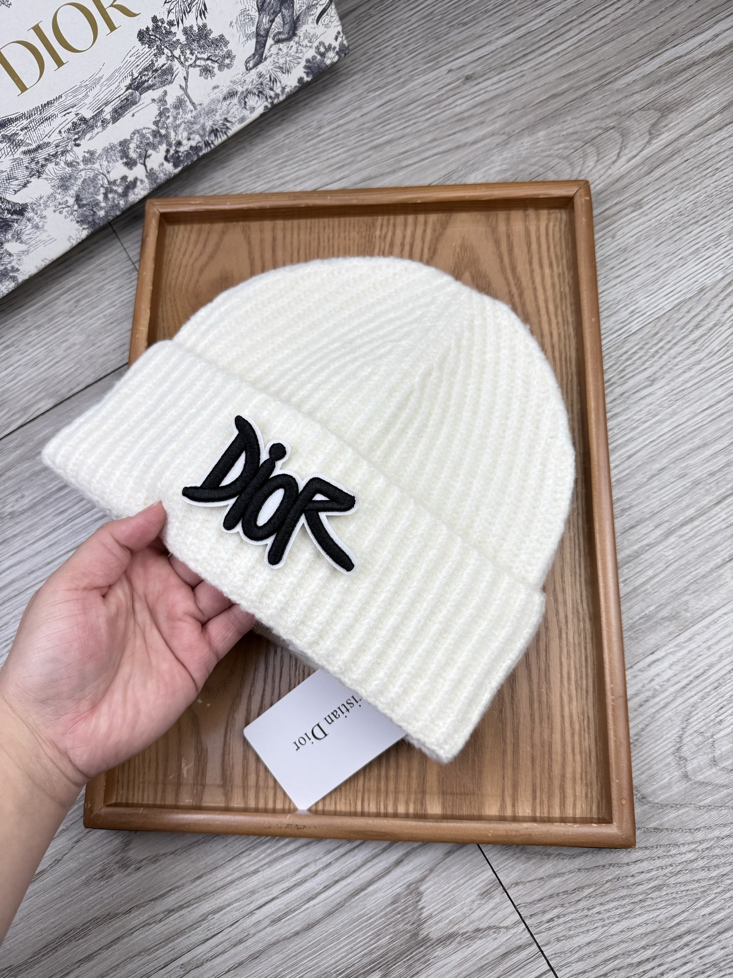 。Dior。福利！【细毛线针织单帽】新款上架，特别实惠的一个系列帽子，面料：细毛线。密度紧致！毛线针织面