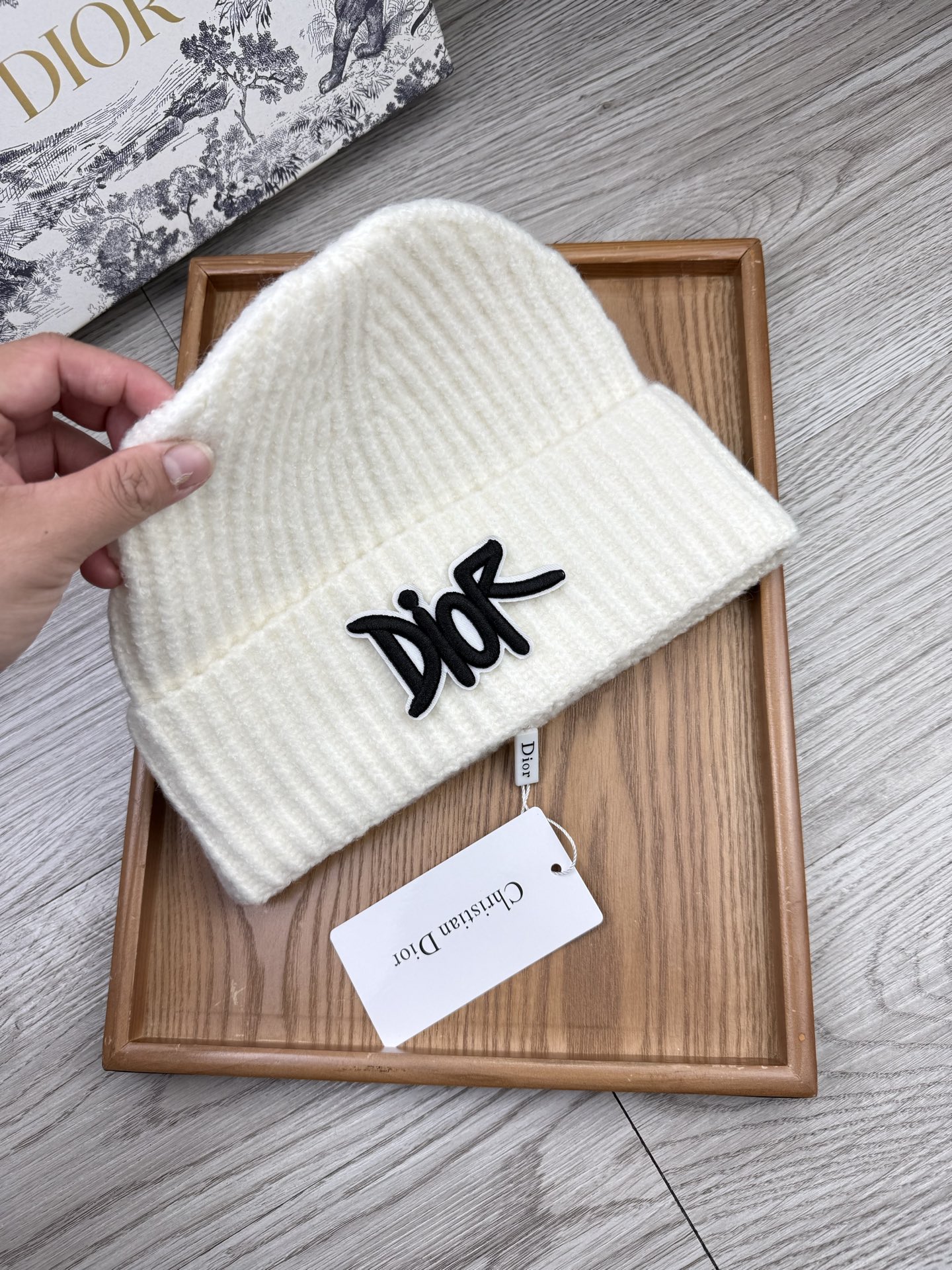 。Dior。福利！【细毛线针织单帽】新款上架，特别实惠的一个系列帽子，面料：细毛线。密度紧致！毛线针织面