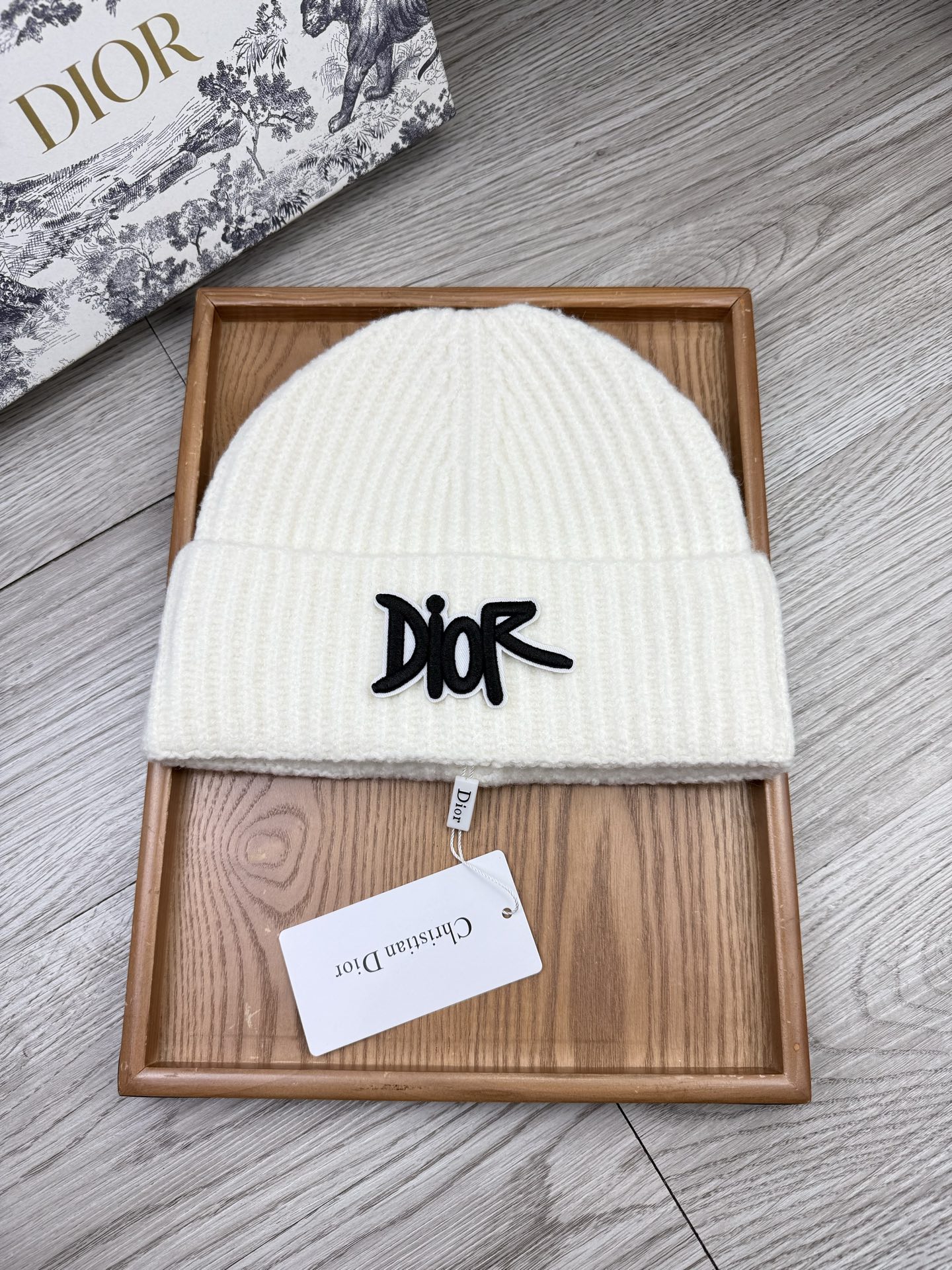 。Dior。福利！【细毛线针织单帽】新款上架，特别实惠的一个系列帽子，面料：细毛线。密度紧致！毛线针织面