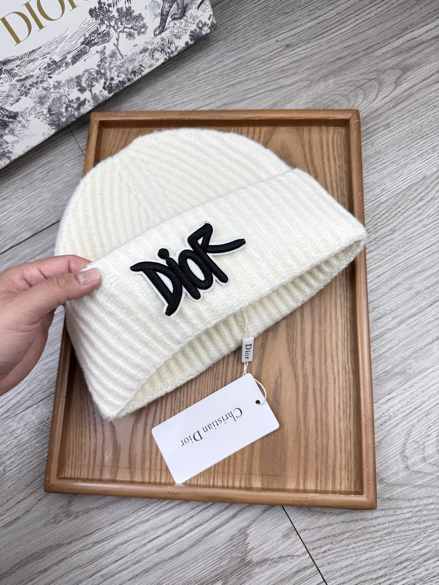 。Dior。福利！【细毛线针织单帽】新款上架，特别实惠的一个系列帽子，面料：细毛线。密度紧致！毛线针织面