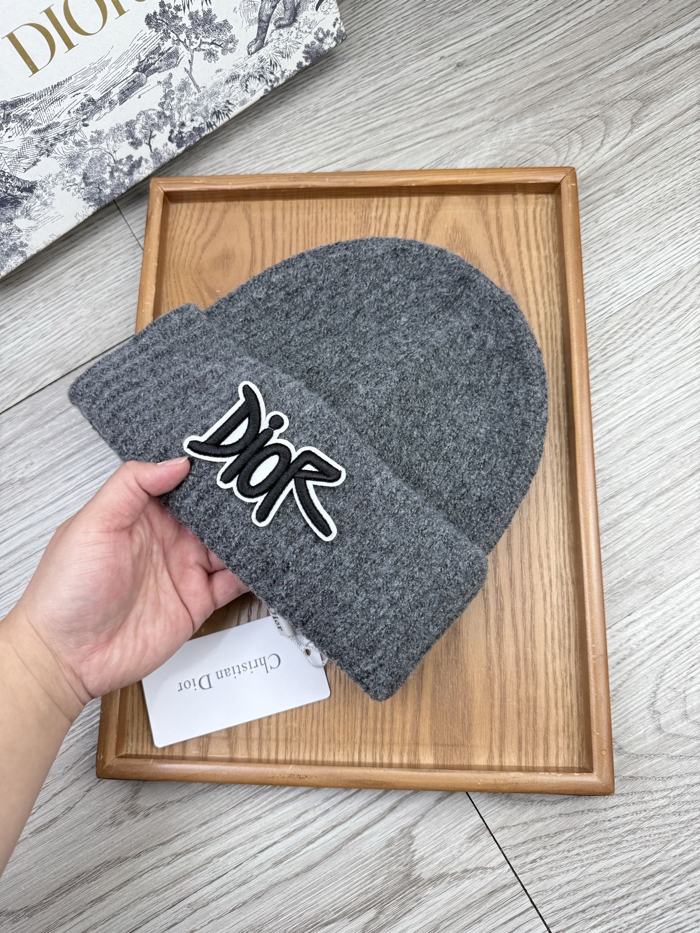 。Dior。福利！【细毛线针织单帽】新款上架，特别实惠的一个系列帽子，面料：细毛线。密度紧致！毛线针织面