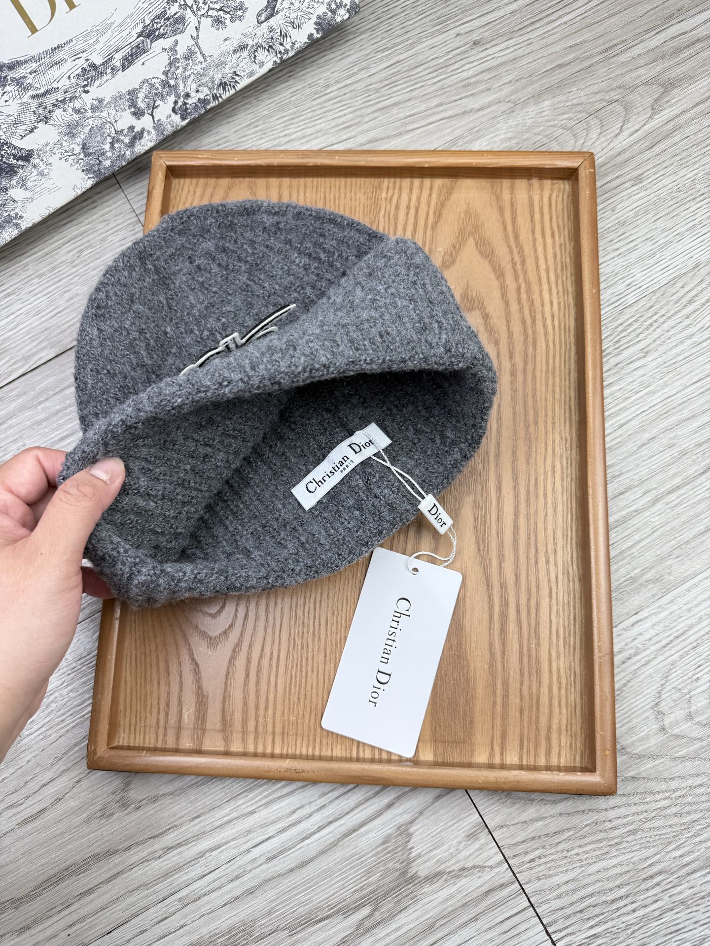 。Dior。福利！【细毛线针织单帽】新款上架，特别实惠的一个系列帽子，面料：细毛线。密度紧致！毛线针织面