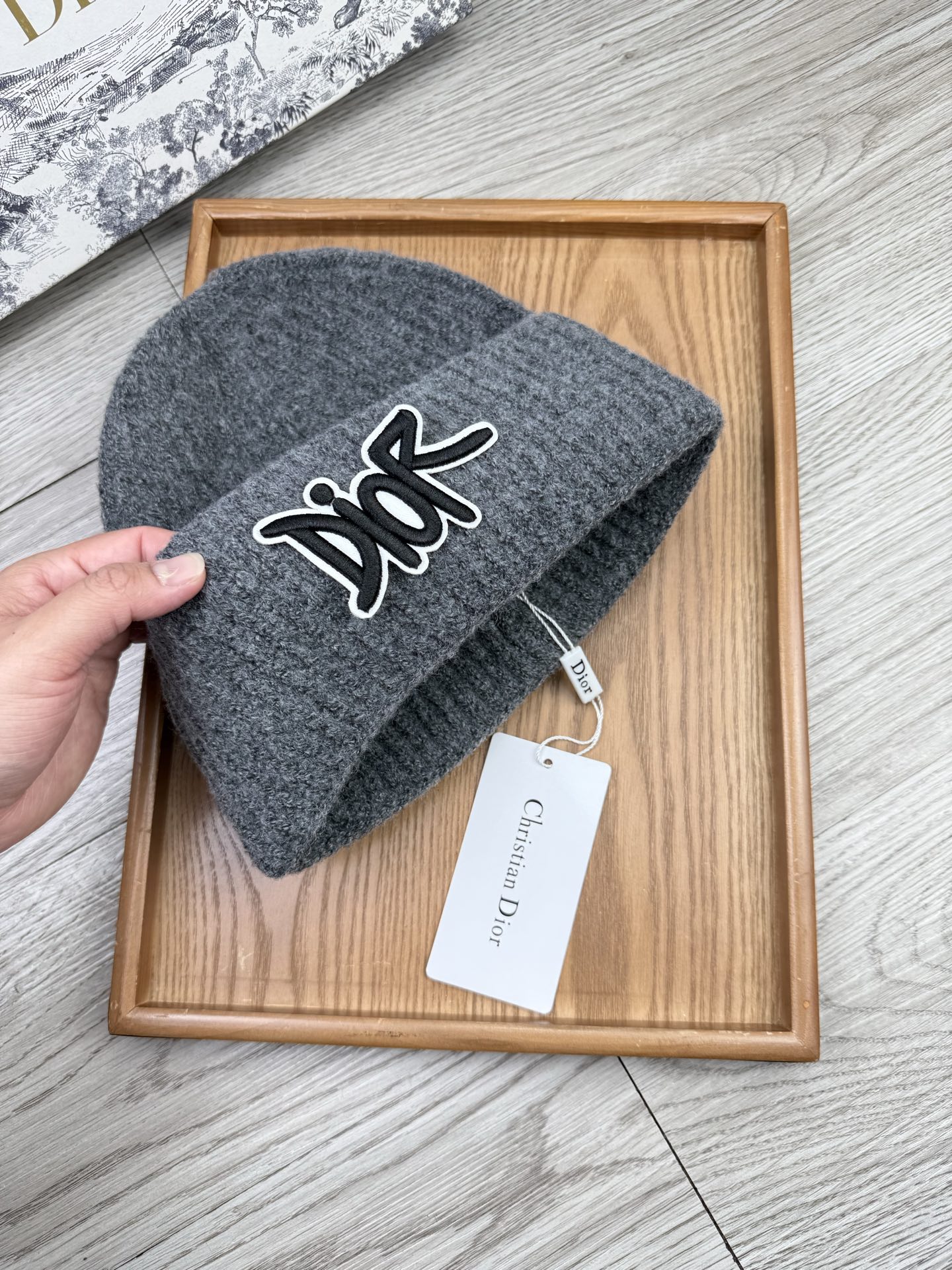 。Dior。福利！【细毛线针织单帽】新款上架，特别实惠的一个系列帽子，面料：细毛线。密度紧致！毛线针织面