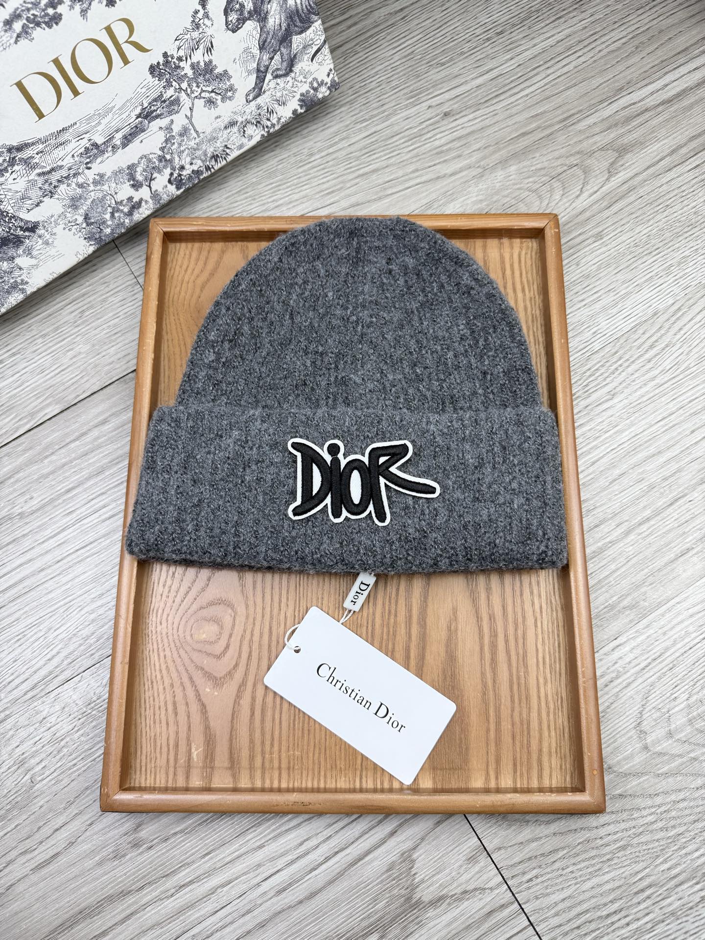 。Dior。福利！【细毛线针织单帽】新款上架，特别实惠的一个系列帽子，面料：细毛线。密度紧致！毛线针织面