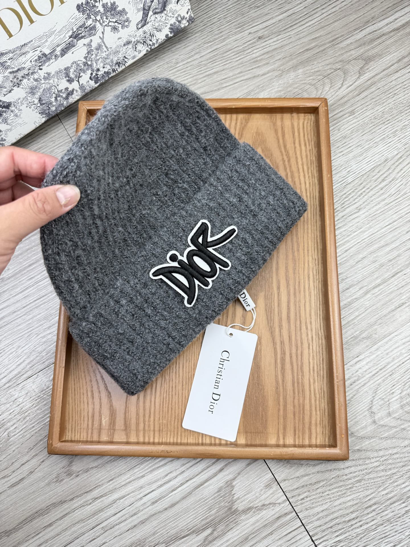 。Dior。福利！【细毛线针织单帽】新款上架，特别实惠的一个系列帽子，面料：细毛线。密度紧致！毛线针织面