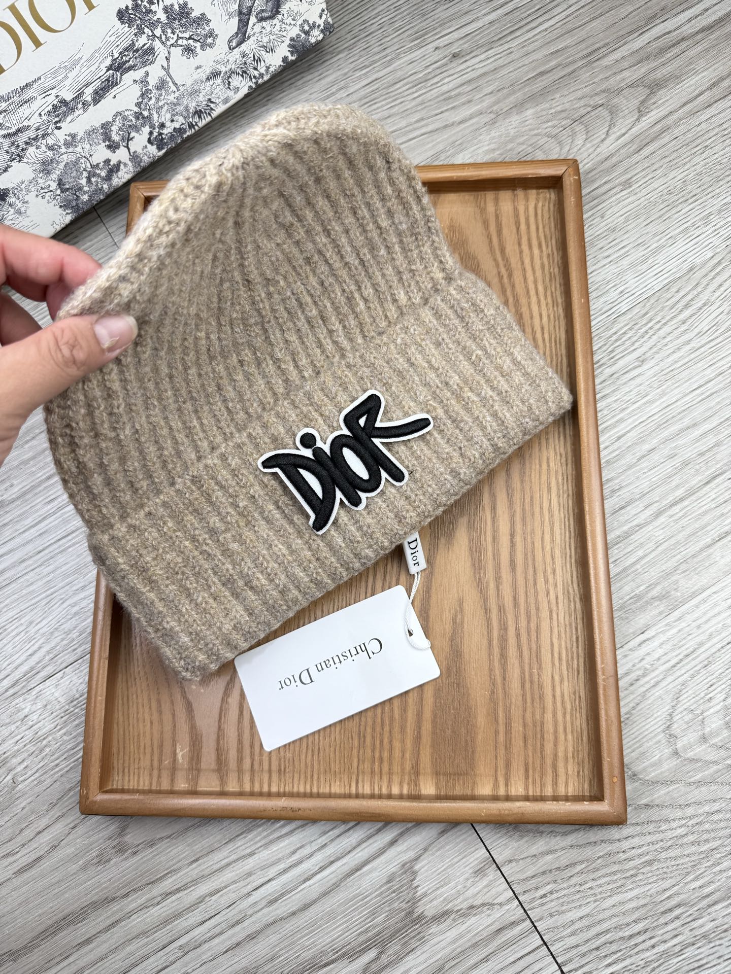 。Dior。福利！【细毛线针织单帽】新款上架，特别实惠的一个系列帽子，面料：细毛线。密度紧致！毛线针织面