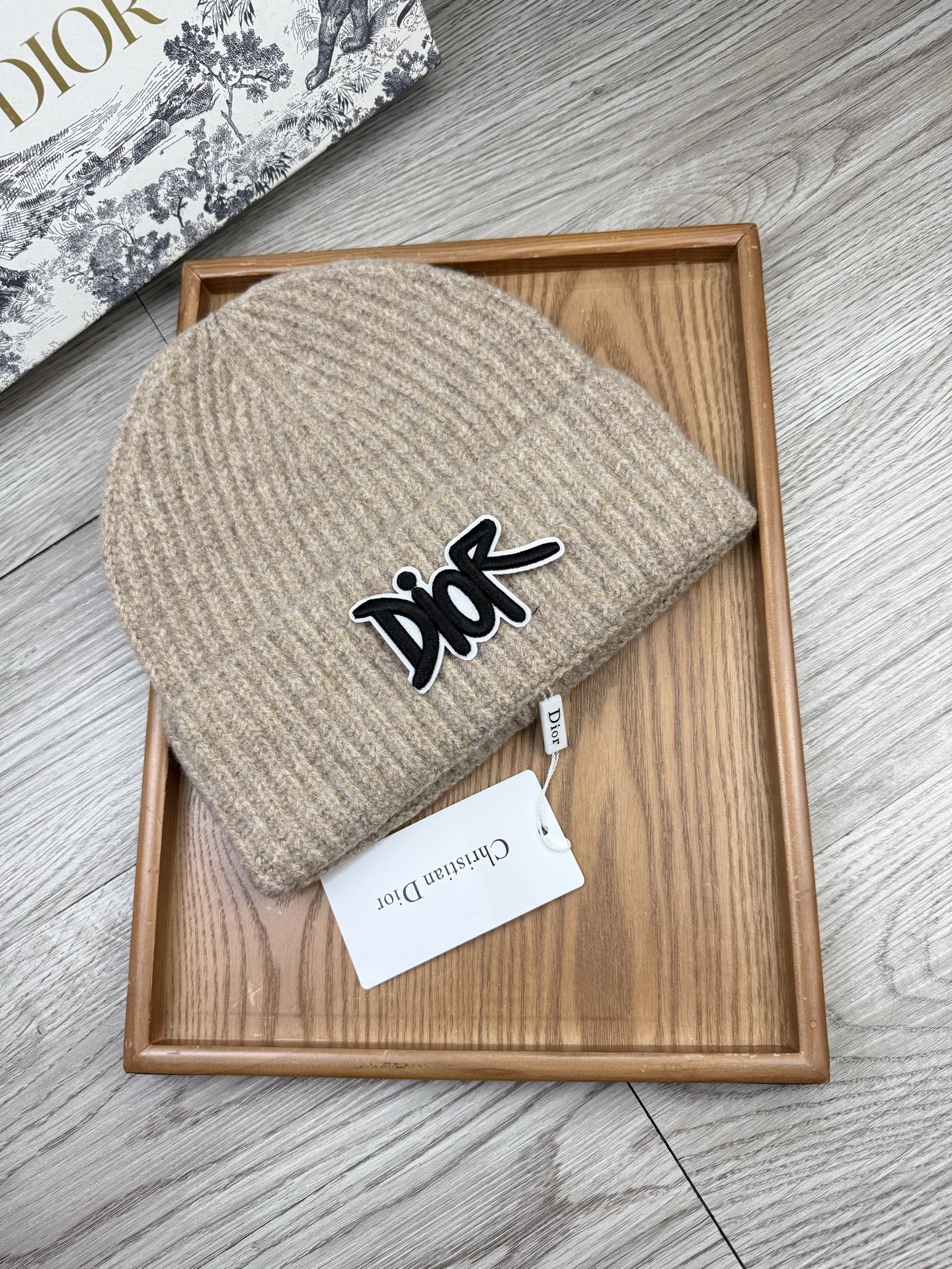 。Dior。福利！【细毛线针织单帽】新款上架，特别实惠的一个系列帽子，面料：细毛线。密度紧致！毛线针织面