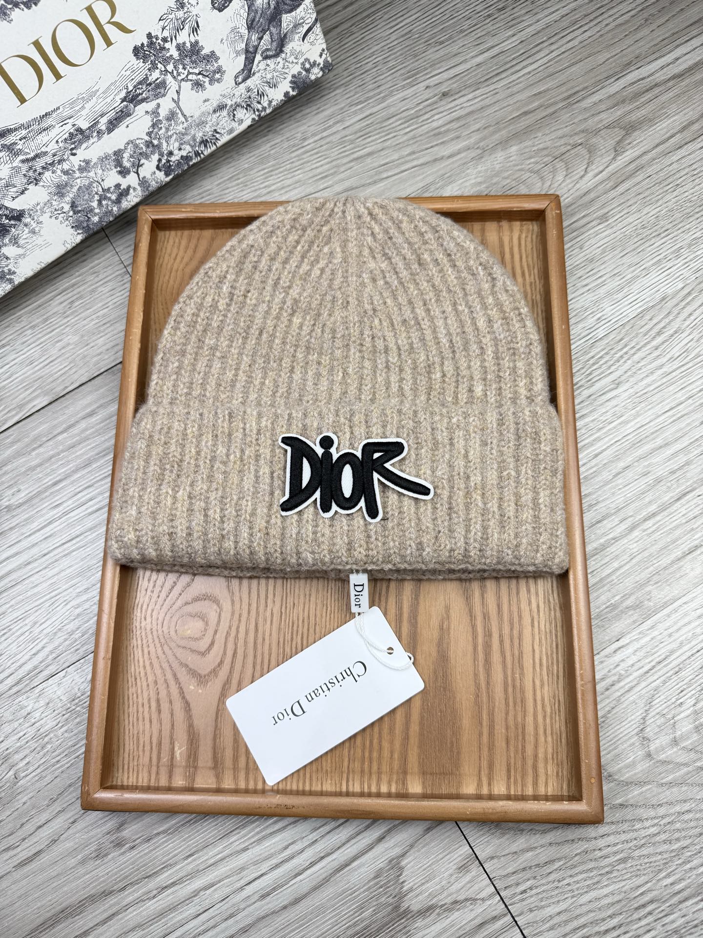 。Dior。福利！【细毛线针织单帽】新款上架，特别实惠的一个系列帽子，面料：细毛线。密度紧致！毛线针织面