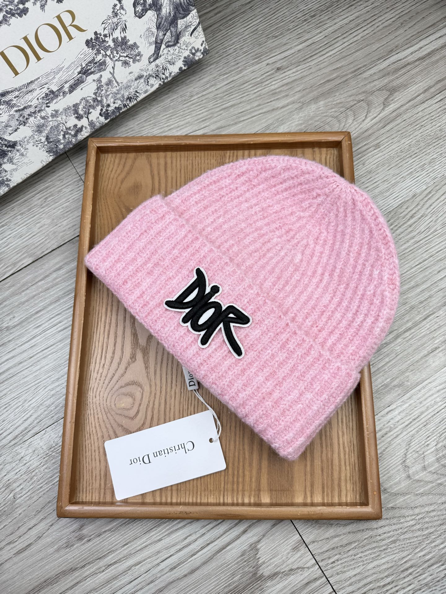 。Dior。福利！【细毛线针织单帽】新款上架，特别实惠的一个系列帽子，面料：细毛线。密度紧致！毛线针织面