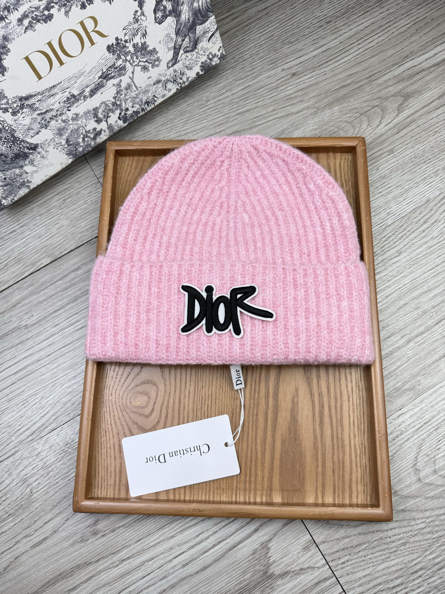 。Dior。福利！【细毛线针织单帽】新款上架，特别实惠的一个系列帽子，面料：细毛线。密度紧致！毛线针织面