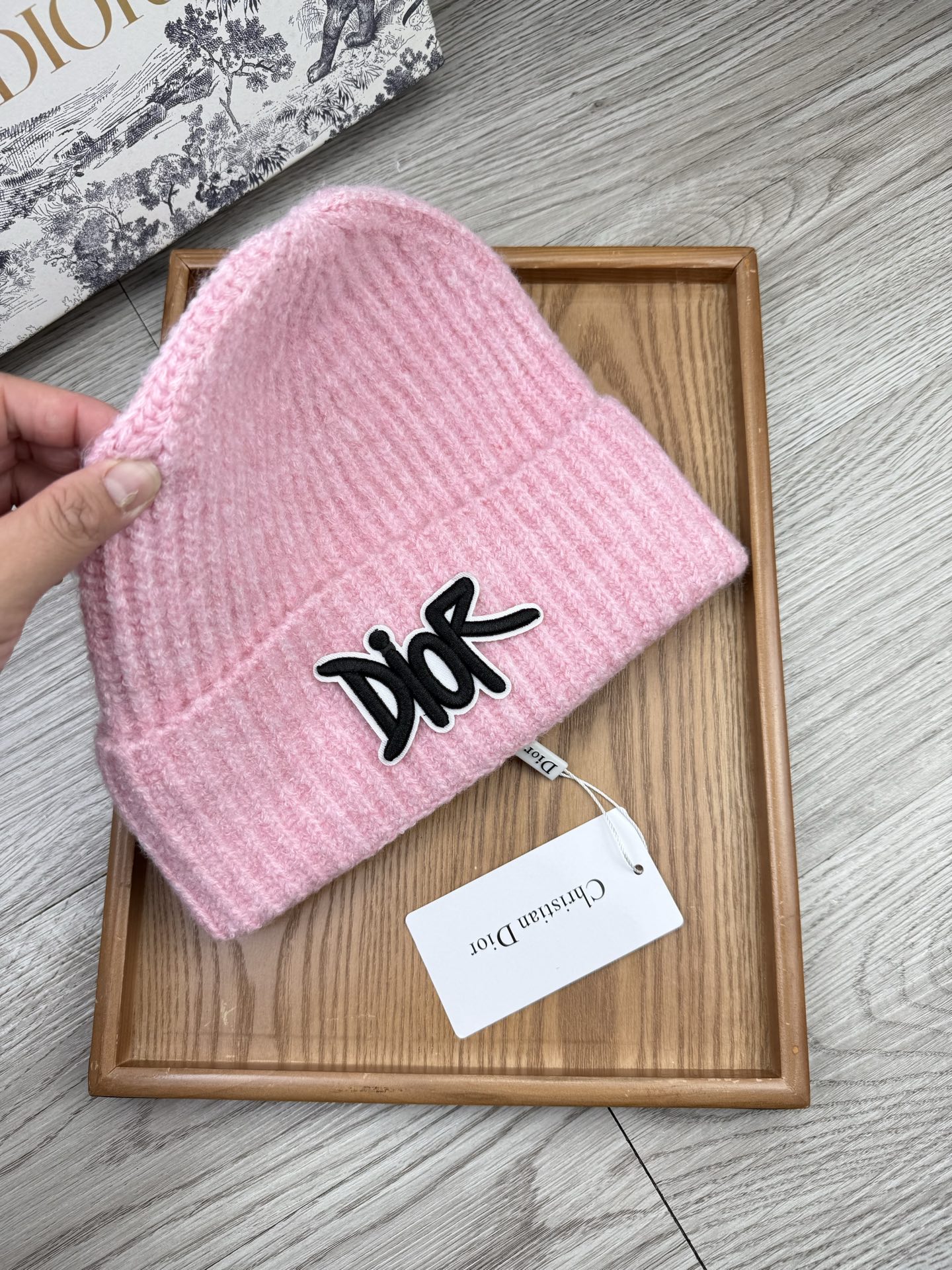 。Dior。福利！【细毛线针织单帽】新款上架，特别实惠的一个系列帽子，面料：细毛线。密度紧致！毛线针织面