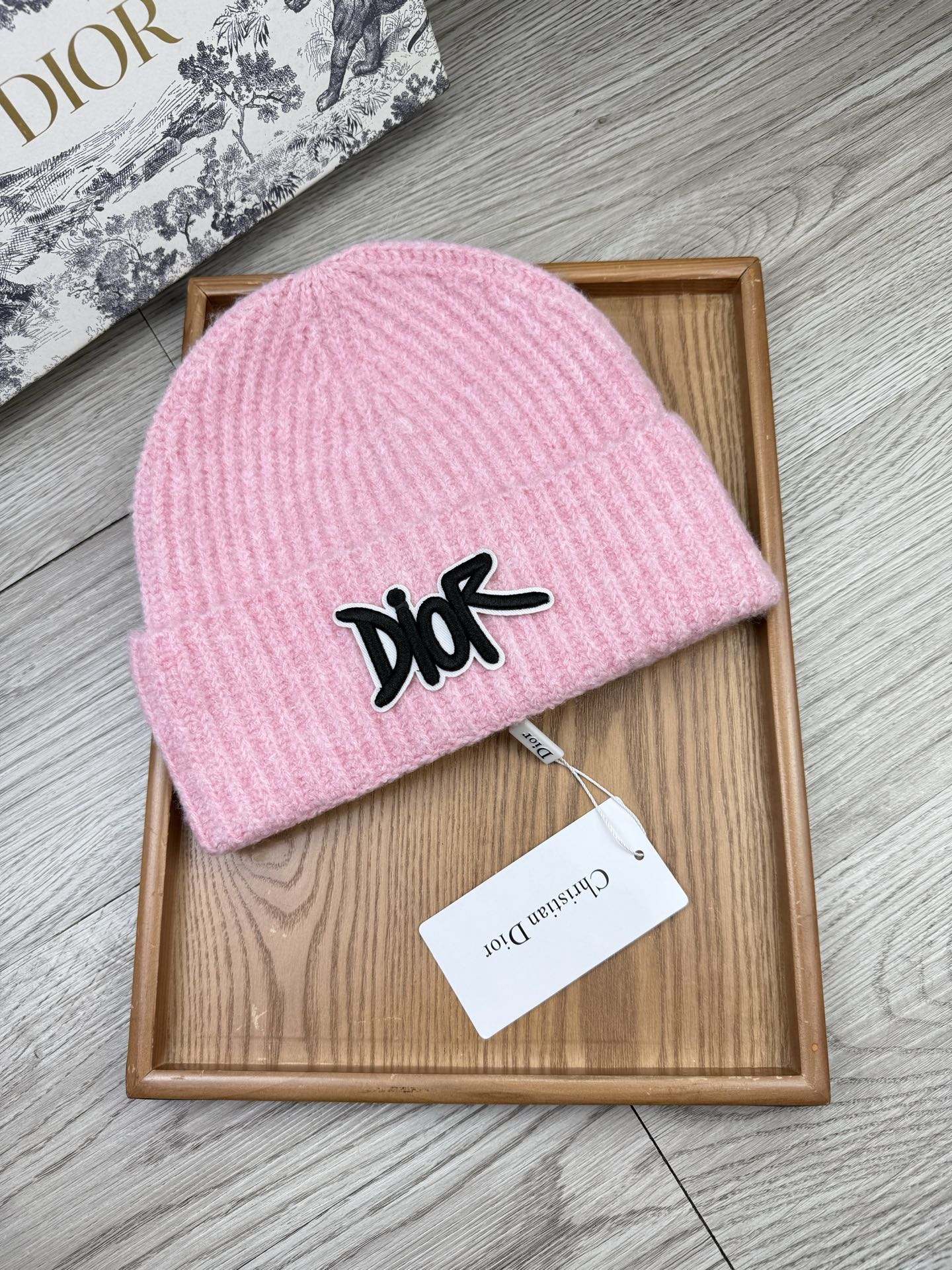 。Dior。福利！【细毛线针织单帽】新款上架，特别实惠的一个系列帽子，面料：细毛线。密度紧致！毛线针织面