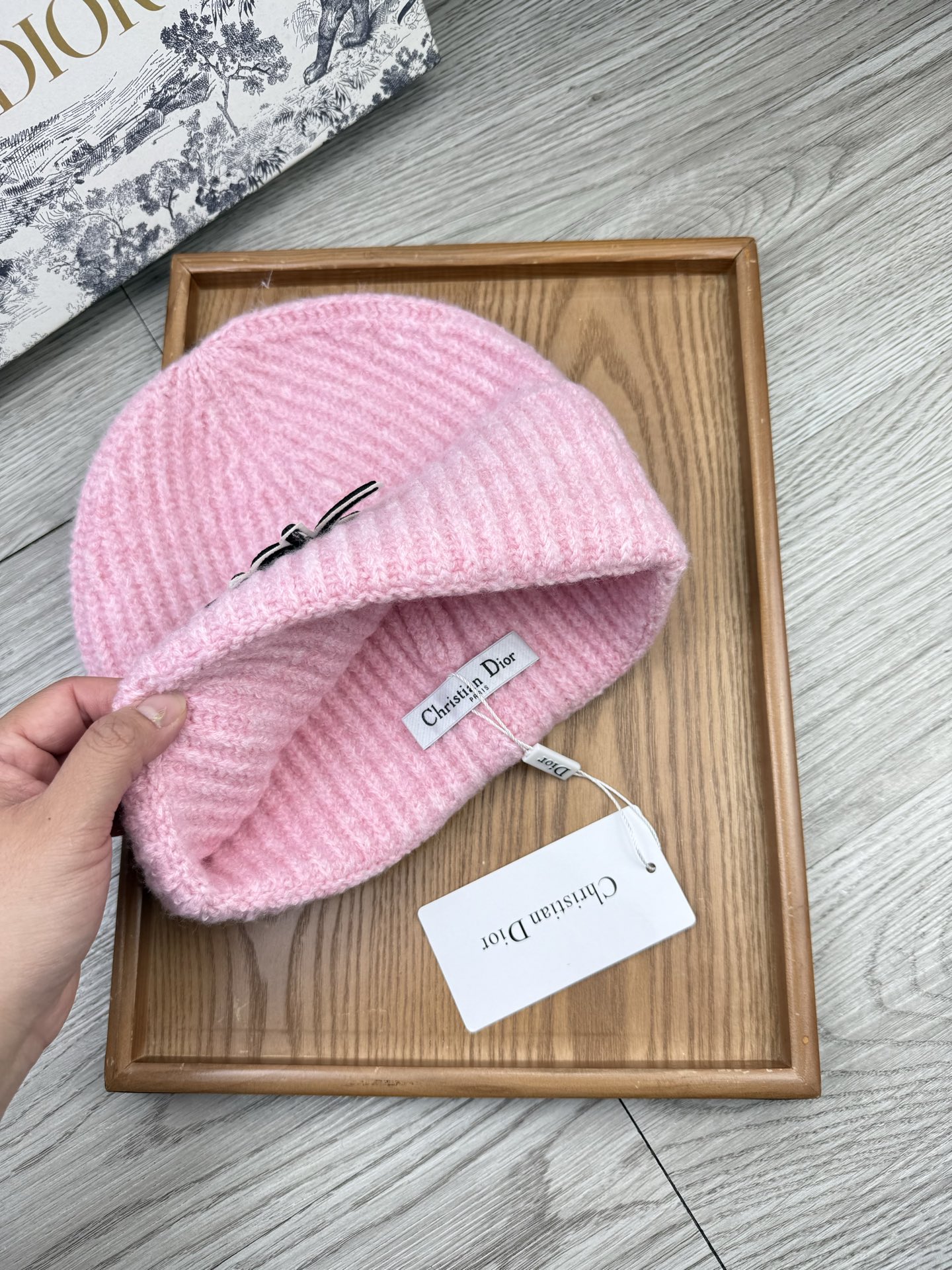 。Dior。福利！【细毛线针织单帽】新款上架，特别实惠的一个系列帽子，面料：细毛线。密度紧致！毛线针织面