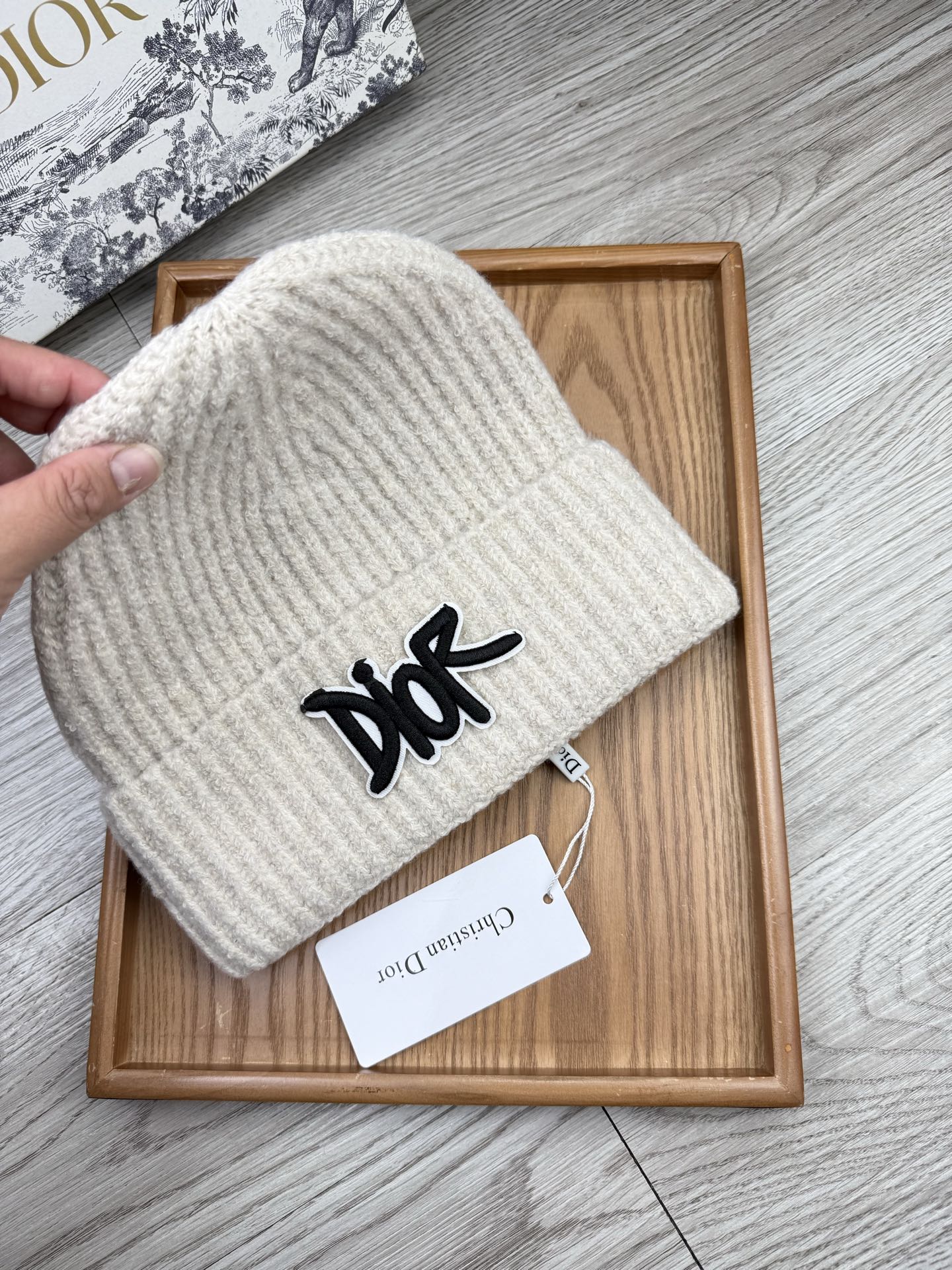 。Dior。福利！【细毛线针织单帽】新款上架，特别实惠的一个系列帽子，面料：细毛线。密度紧致！毛线针织面