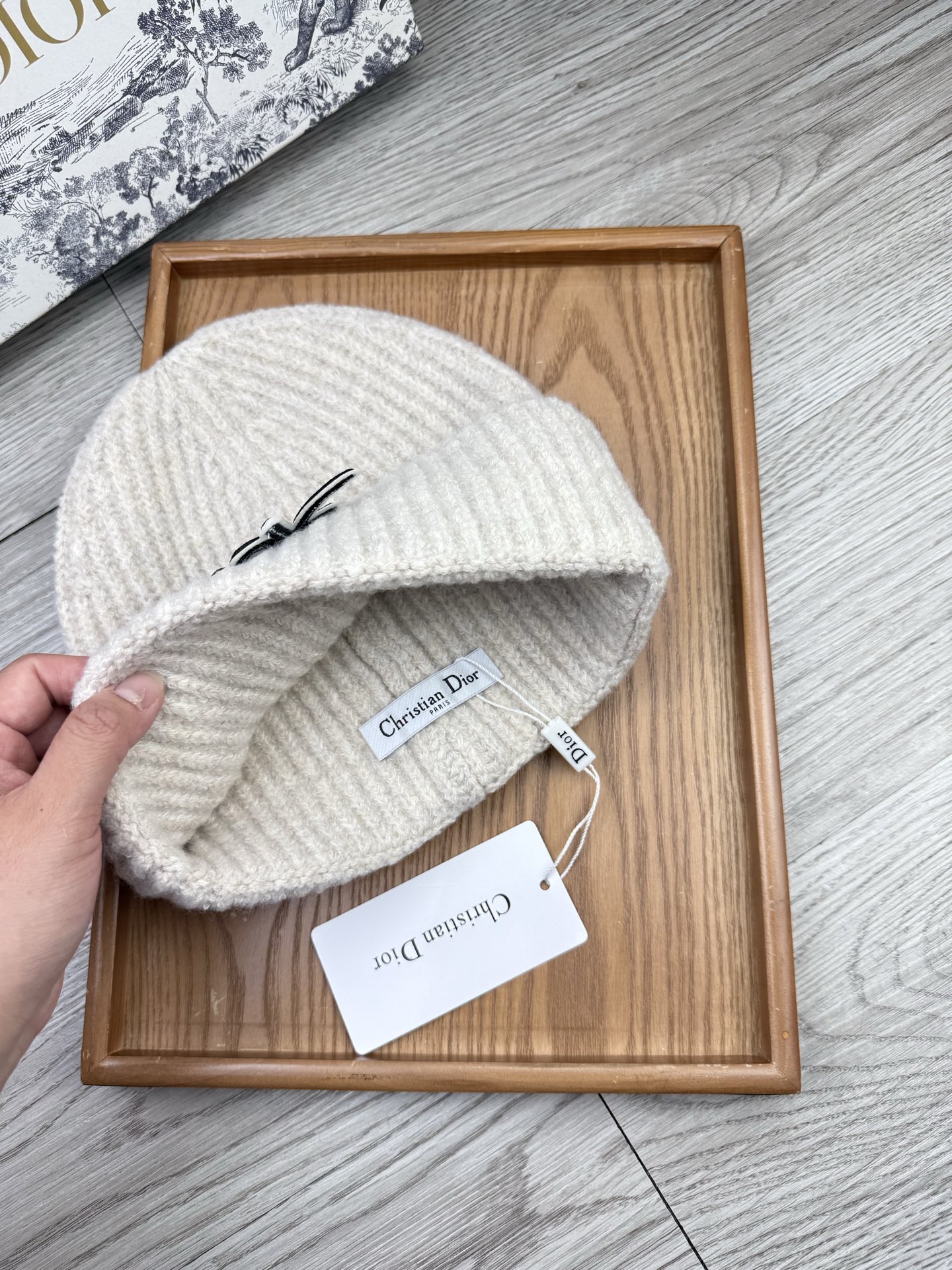 。Dior。福利！【细毛线针织单帽】新款上架，特别实惠的一个系列帽子，面料：细毛线。密度紧致！毛线针织面