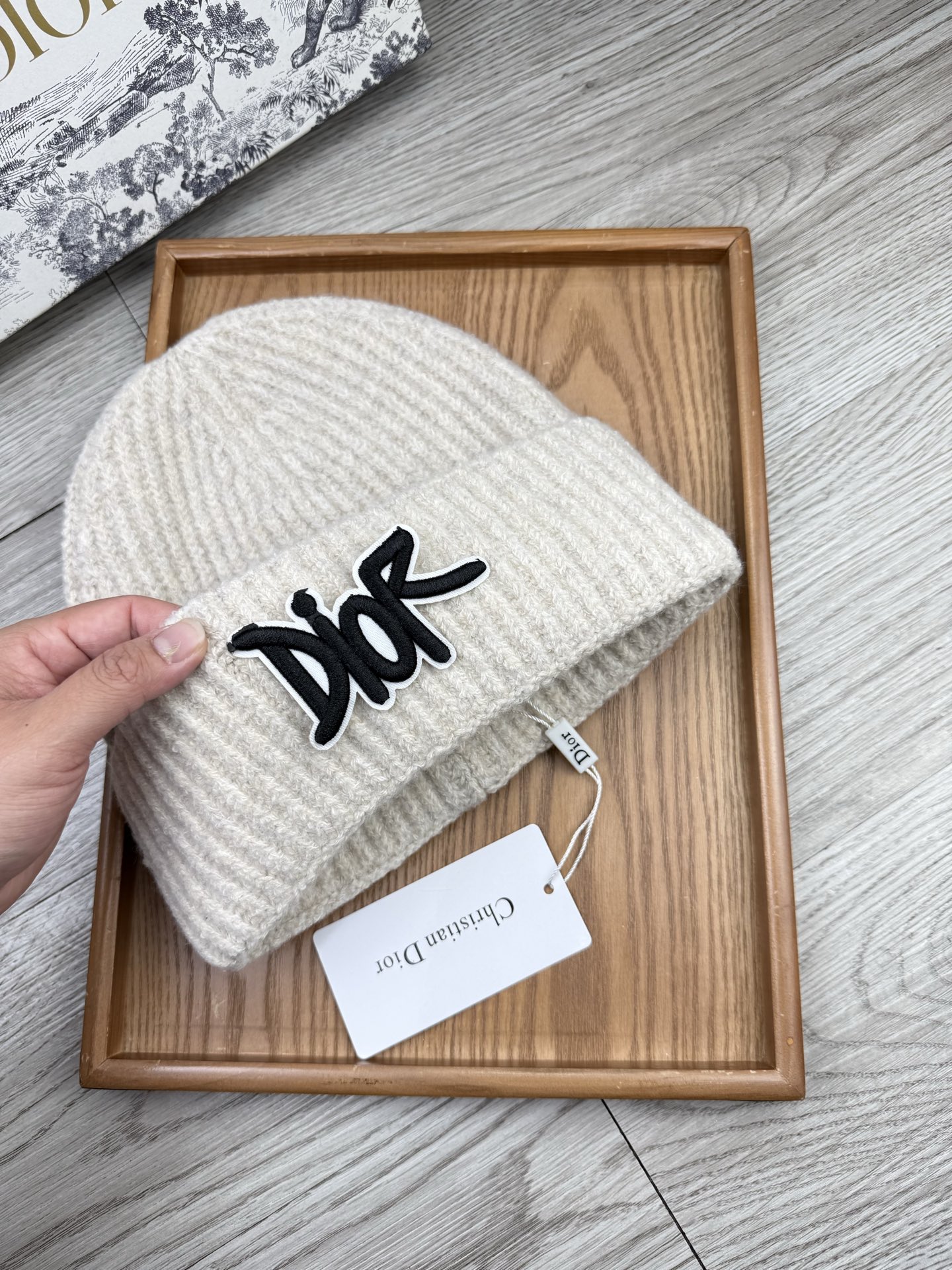 。Dior。福利！【细毛线针织单帽】新款上架，特别实惠的一个系列帽子，面料：细毛线。密度紧致！毛线针织面