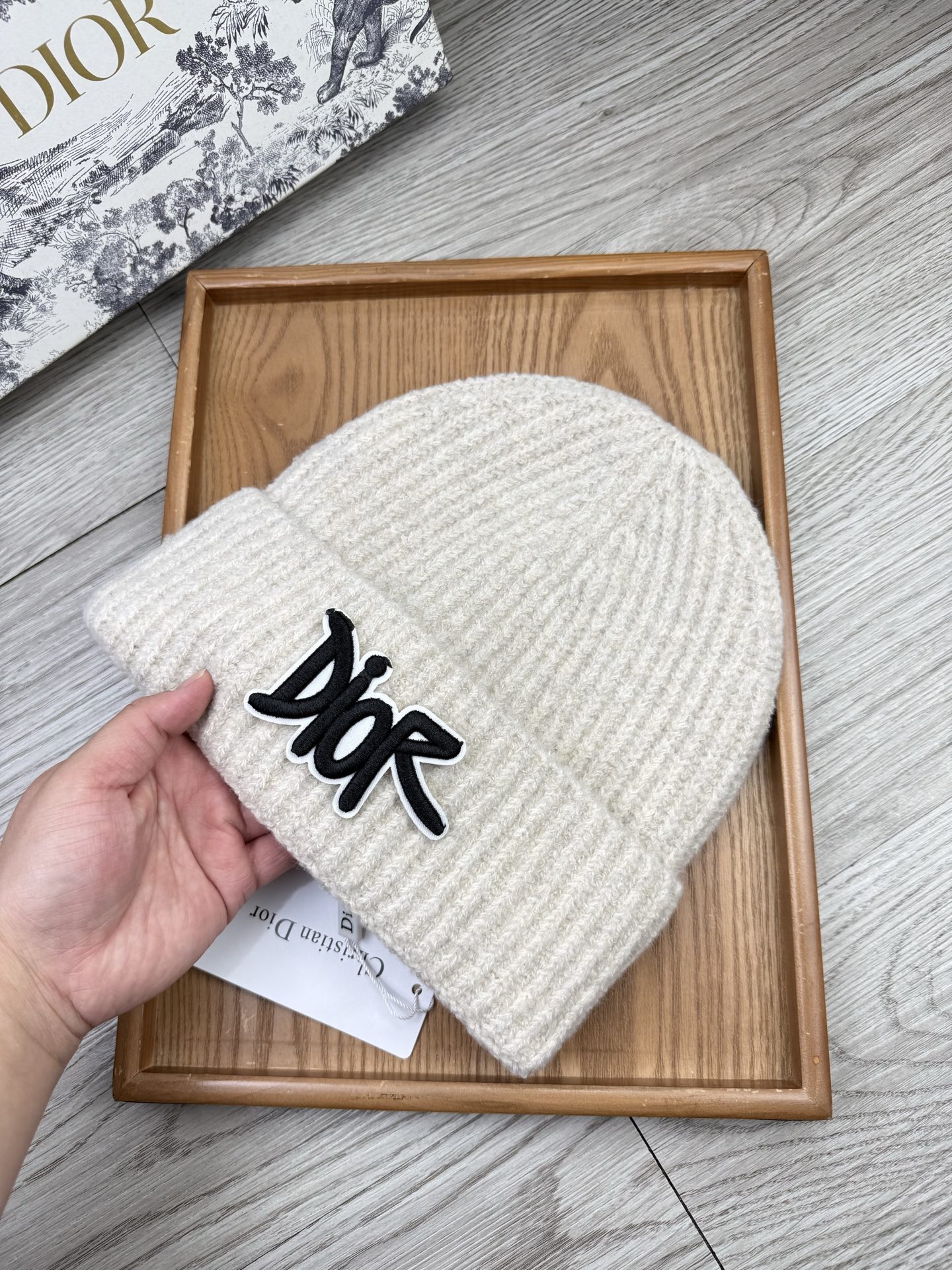 。Dior。福利！【细毛线针织单帽】新款上架，特别实惠的一个系列帽子，面料：细毛线。密度紧致！毛线针织面