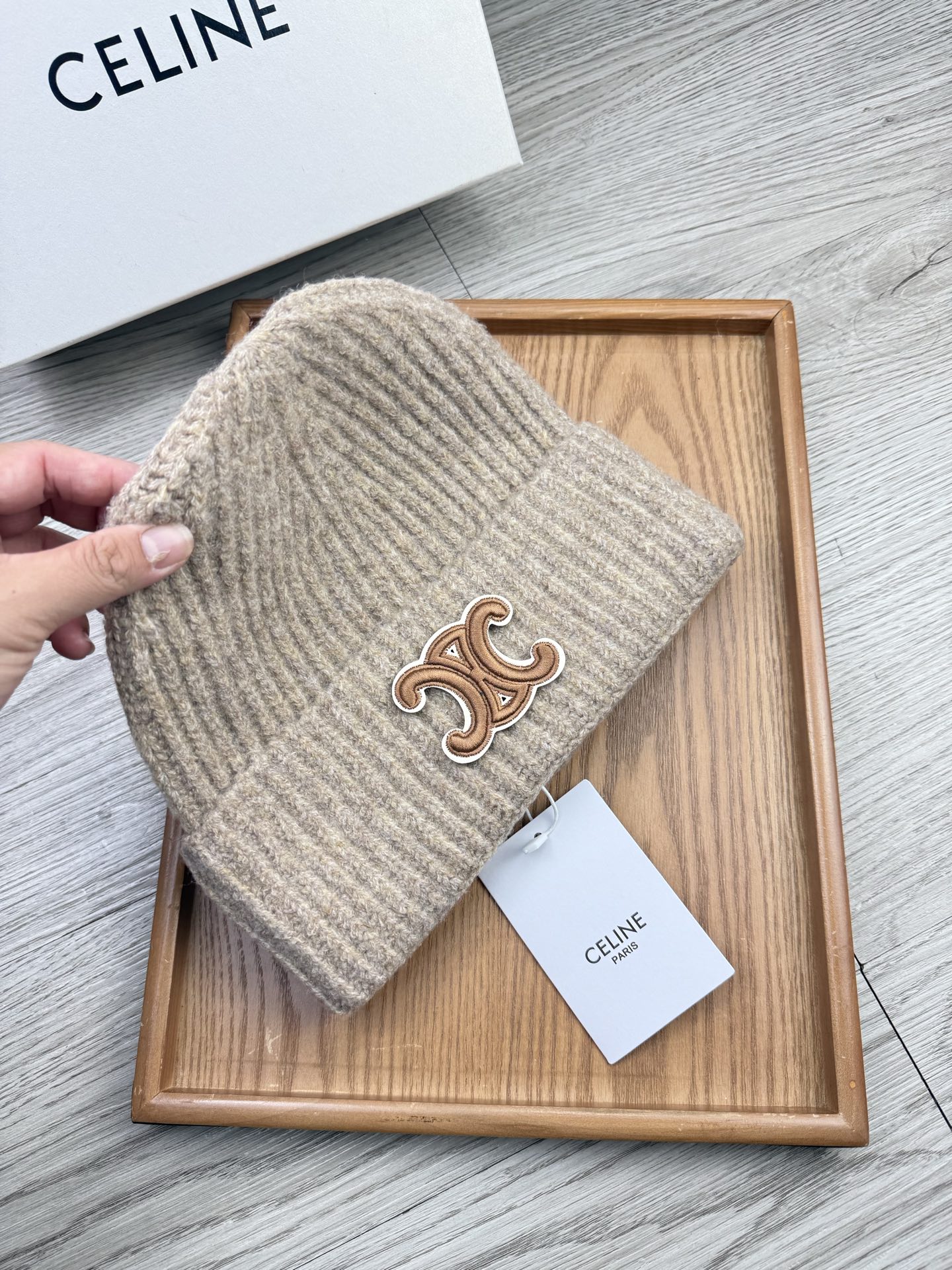 。赛琳。福利！【细毛线针织单帽】新款上架，特别实惠的一个系列帽子，面料：细毛线。密度紧致！毛线针织面料手